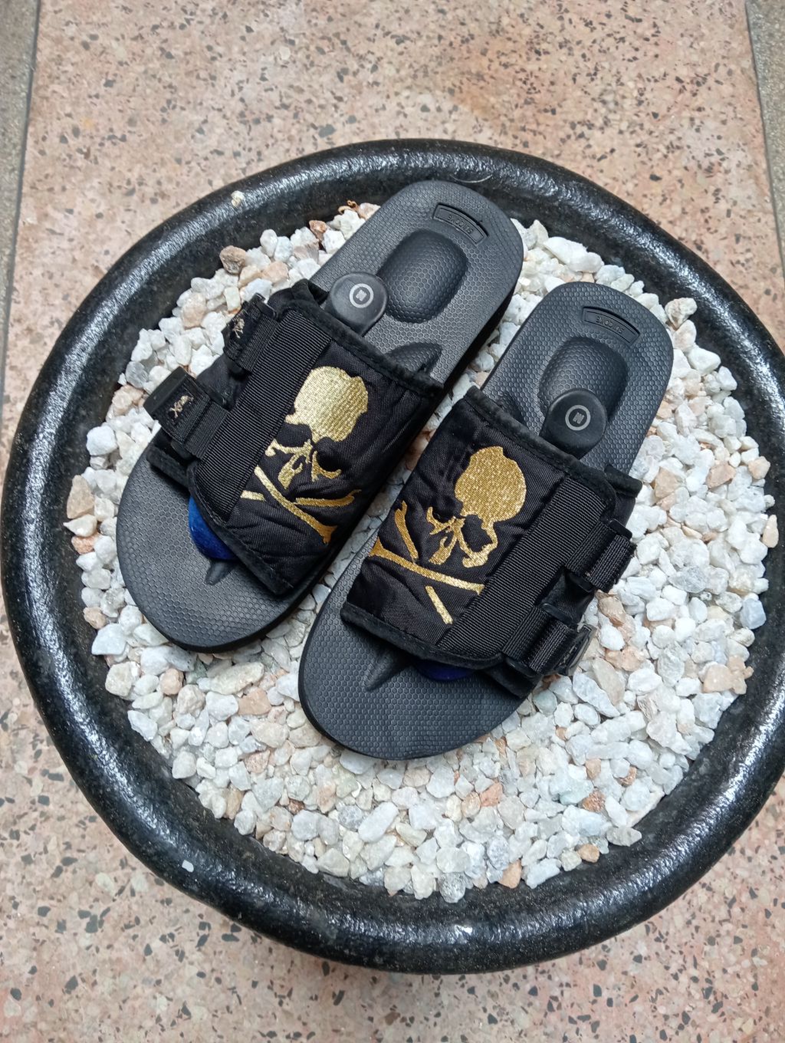 SUICOKE X MASTERMIND SLIDES 🖤