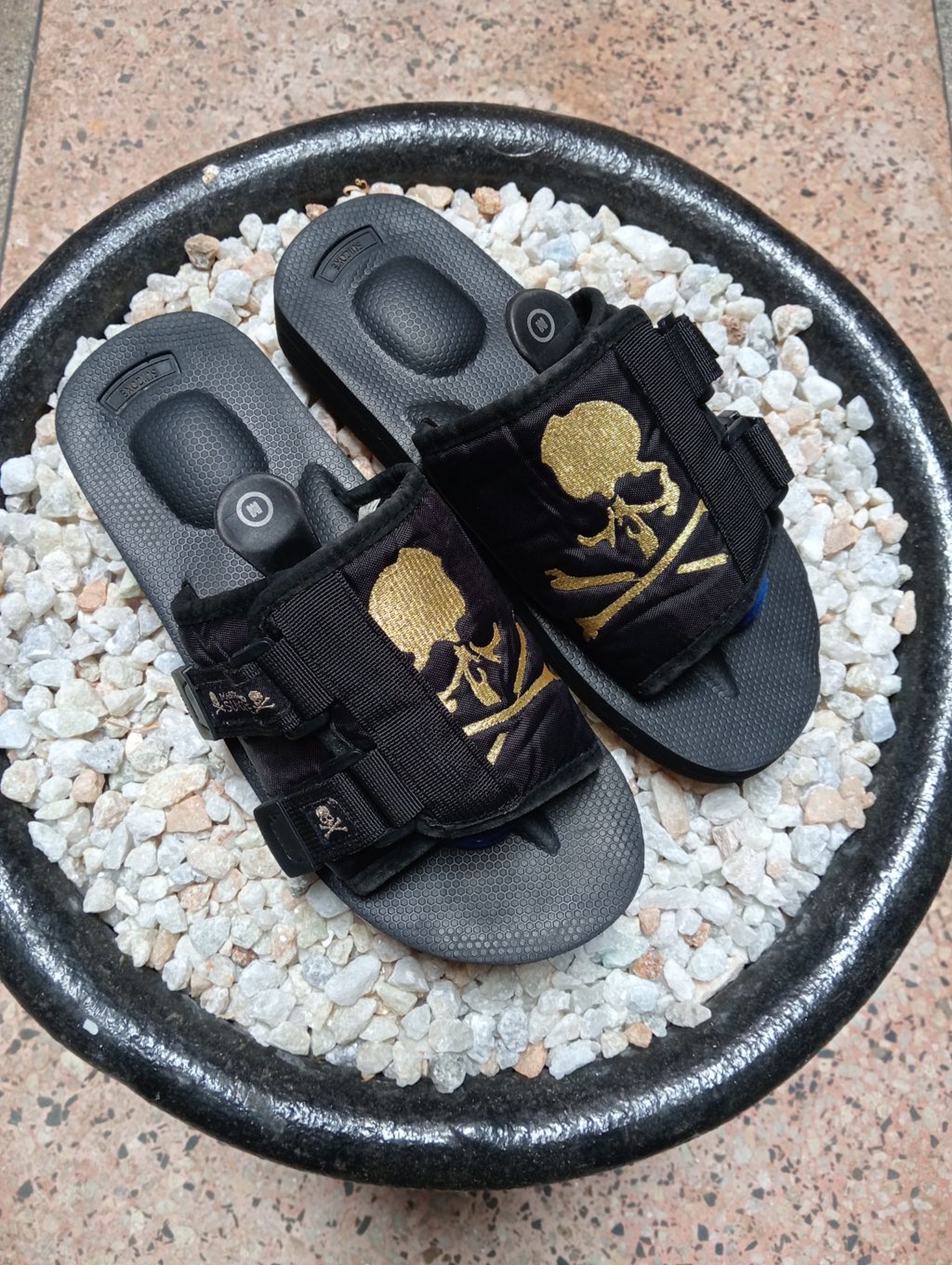 SUICOKE X MASTERMIND SLIDES 🖤