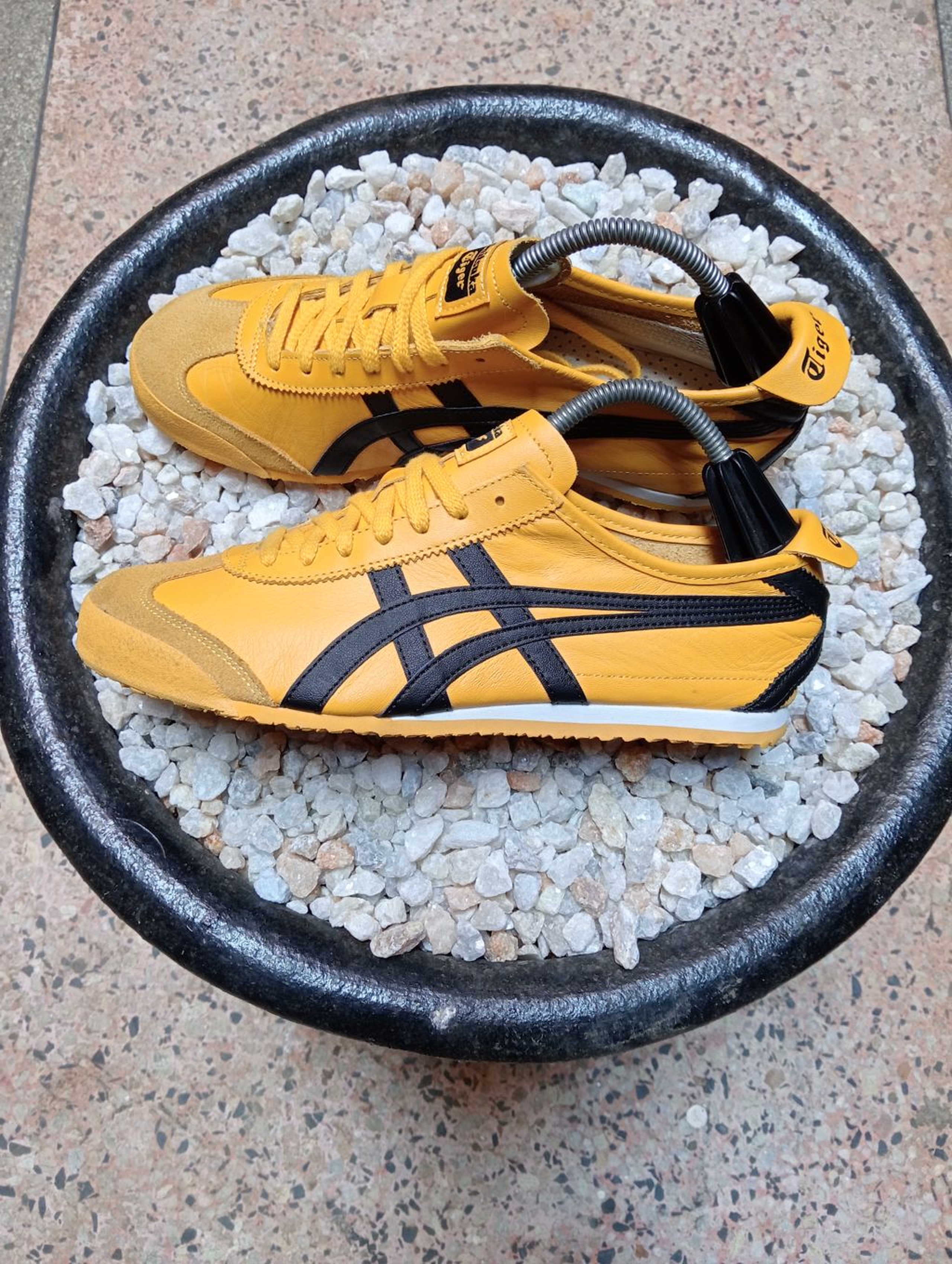 ONITSUKA TIGER
