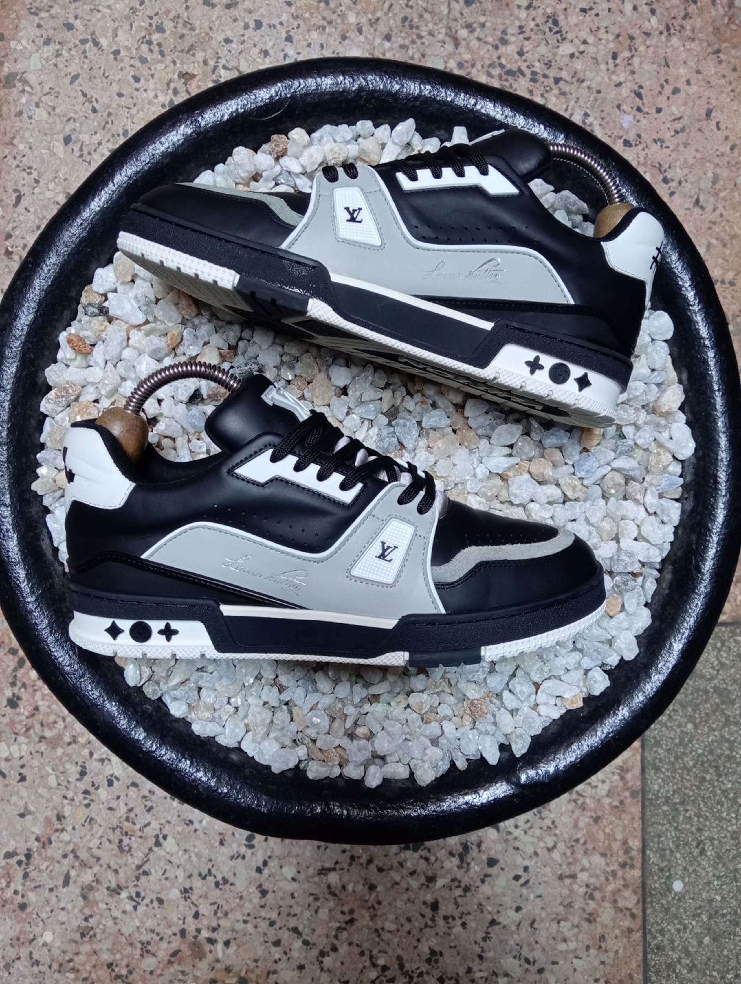 LOUIS VUITTON TRAINERS 🖤