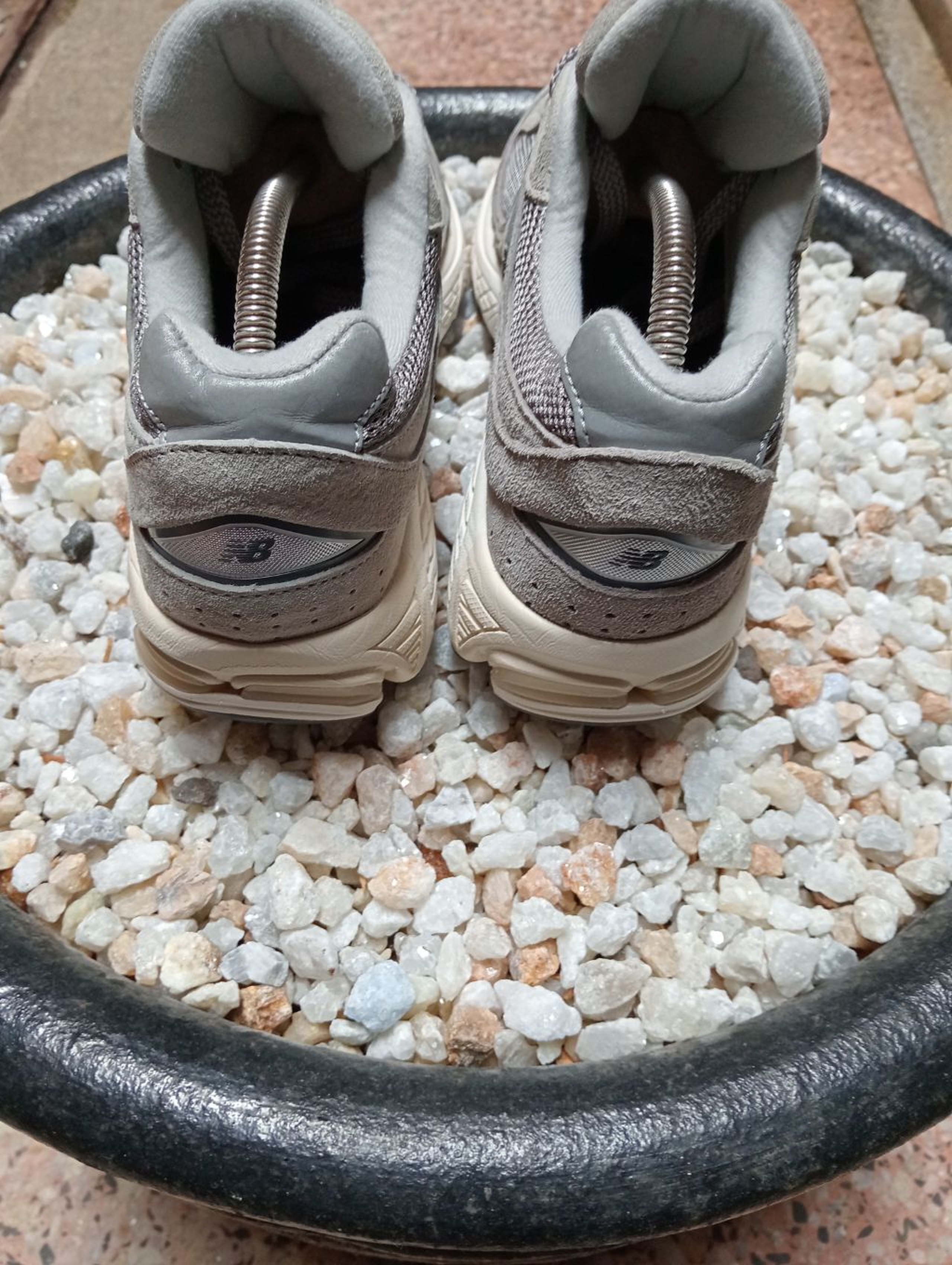 NEWBALANCE 2002R 