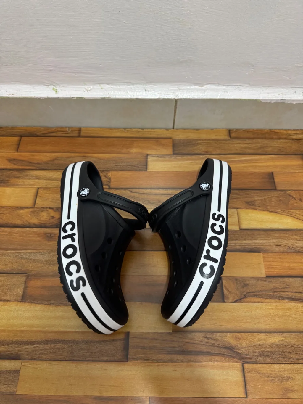 CROCS 🖤