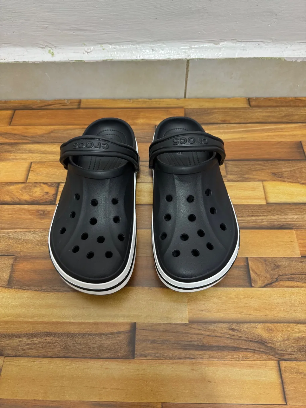 CROCS 🖤