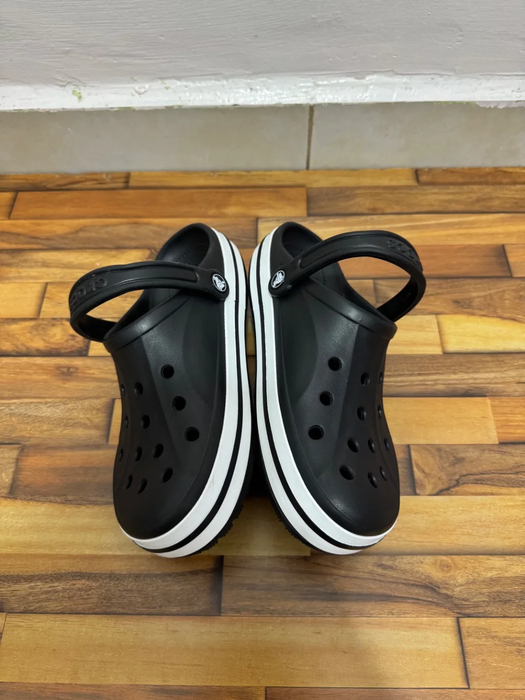 CROCS 🖤