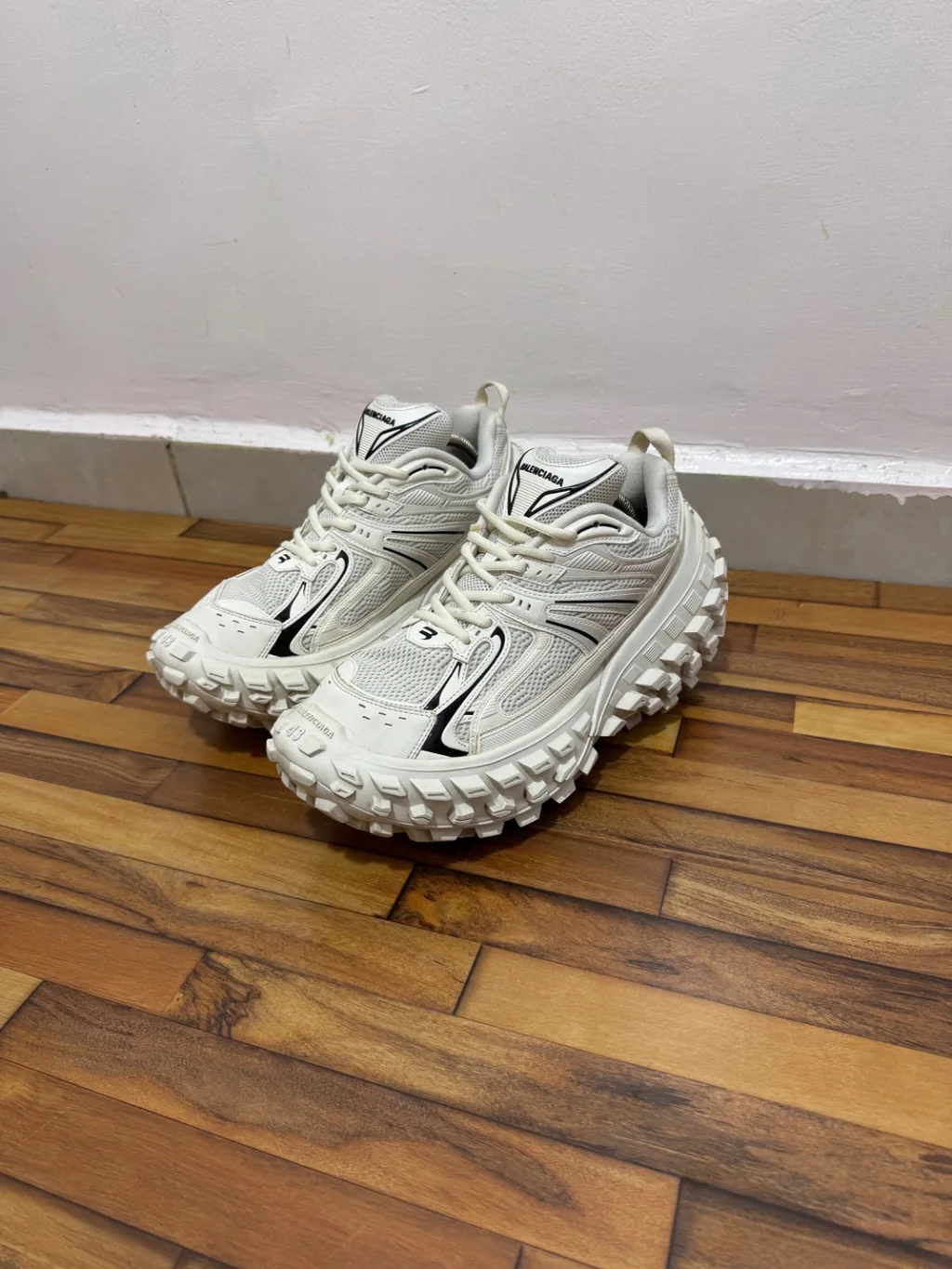 BALENCIAGA DEFENDERS 🤍