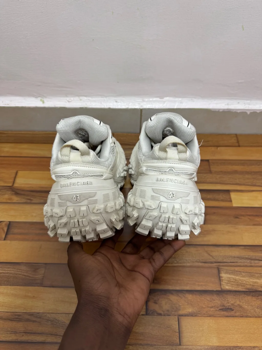 BALENCIAGA DEFENDERS 🤍