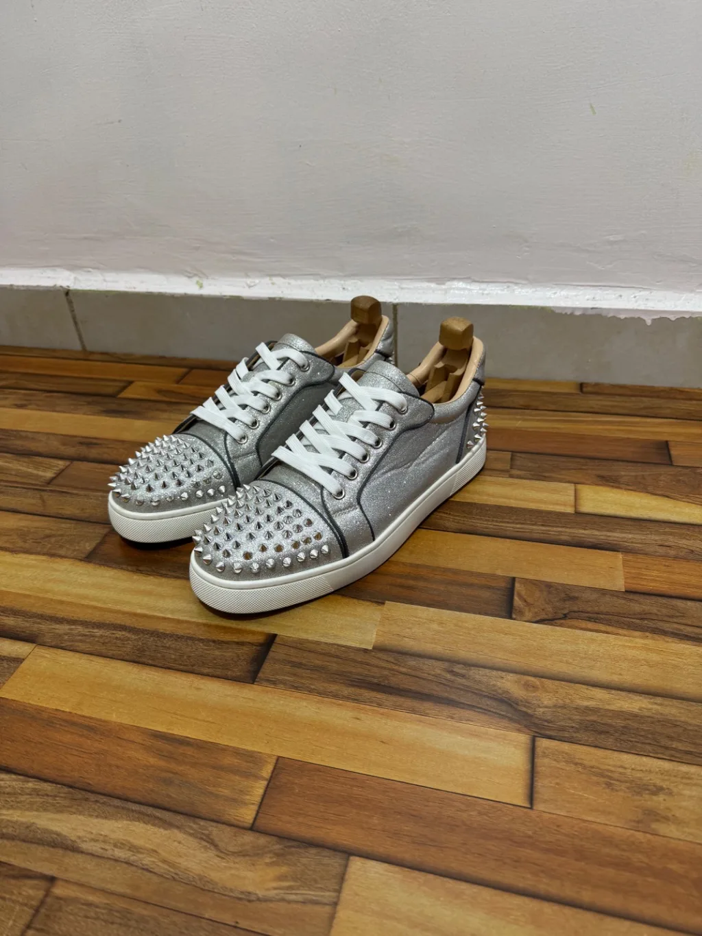 CHRISTIAN LOUBOUTIN 🩶