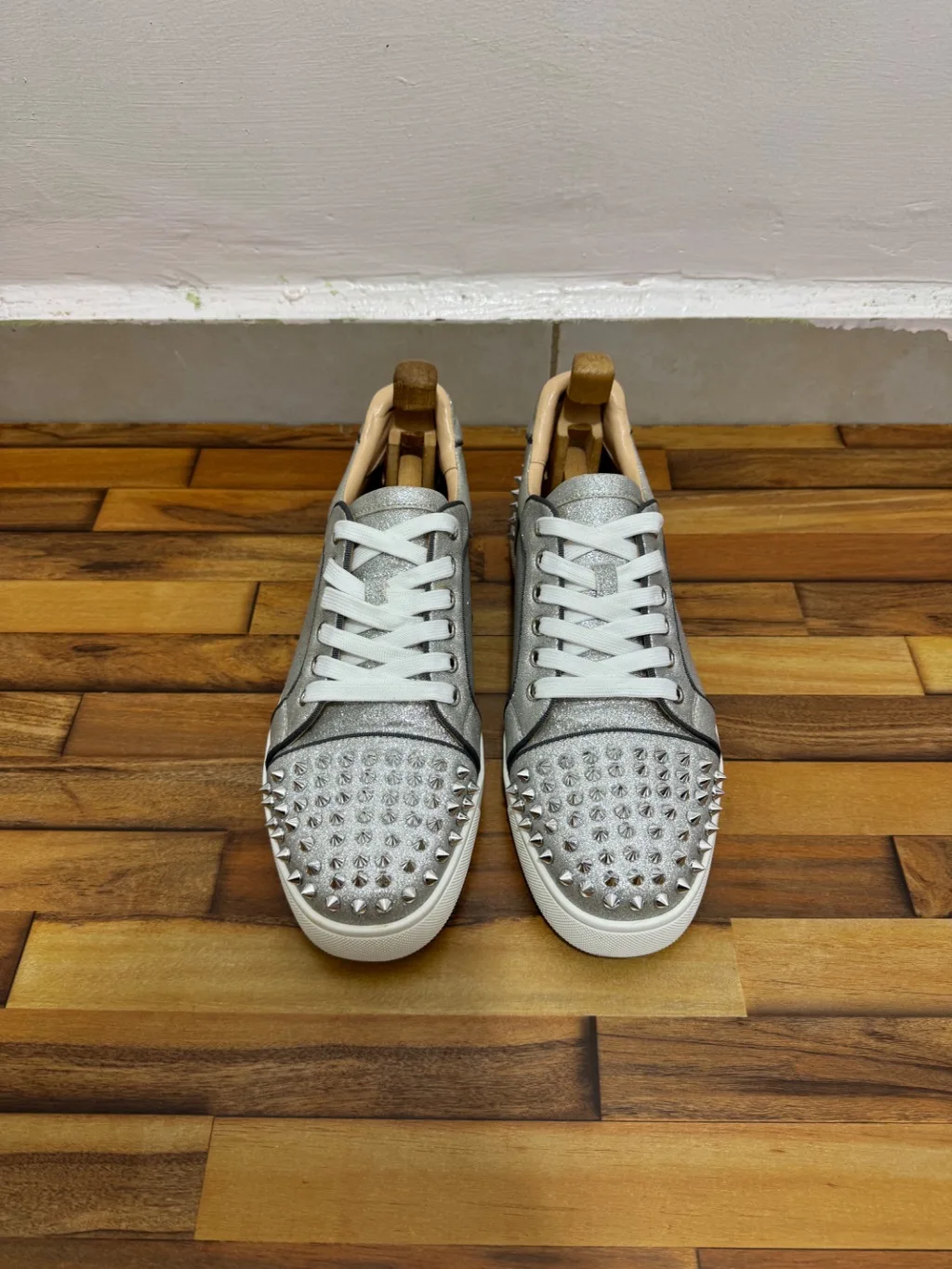 CHRISTIAN LOUBOUTIN 🩶