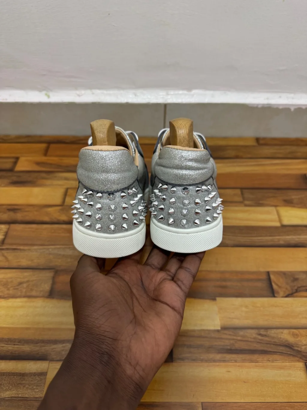 CHRISTIAN LOUBOUTIN 🩶