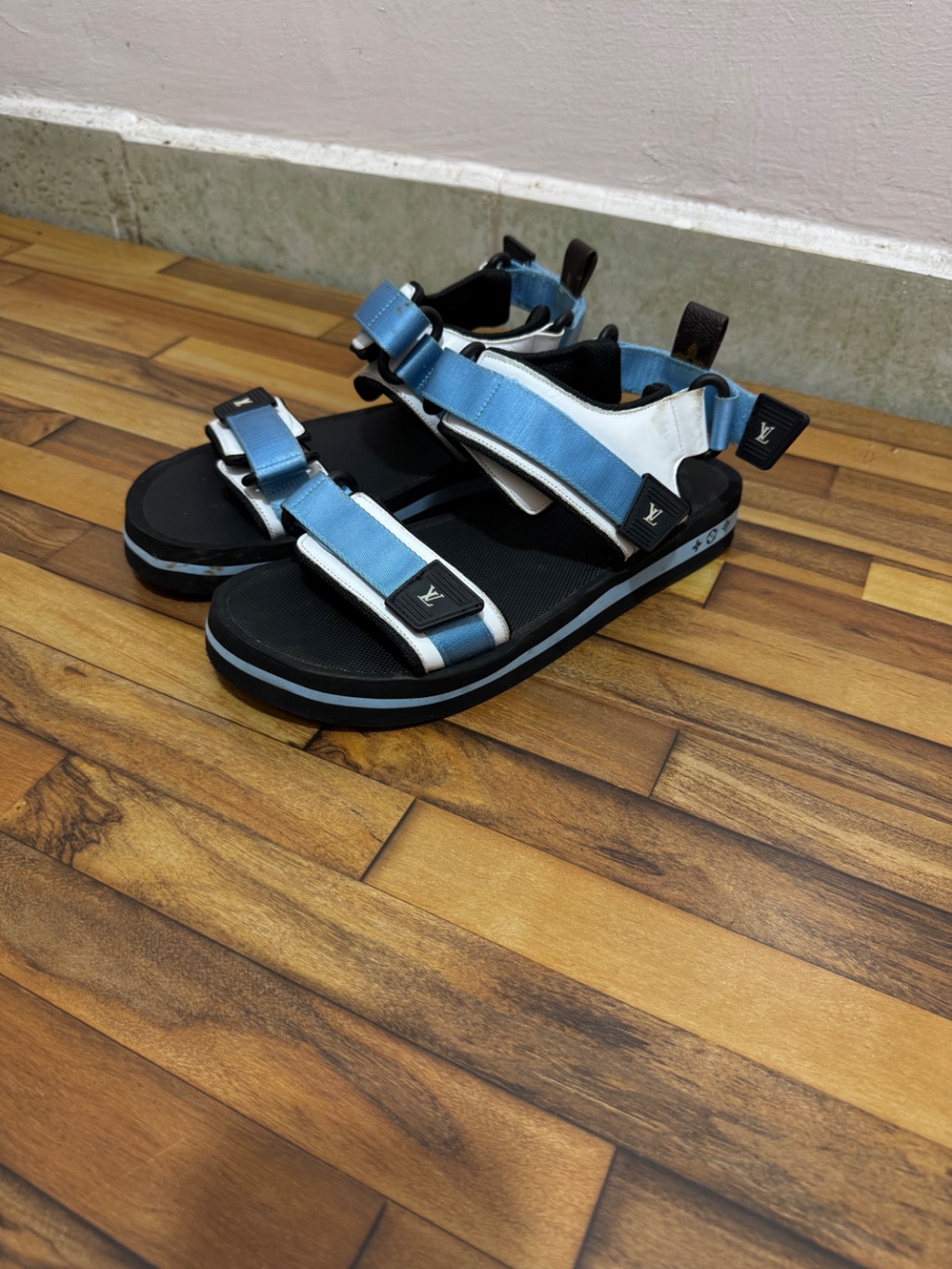 LOUIS VUITTON ARCADE SANDALS 💙