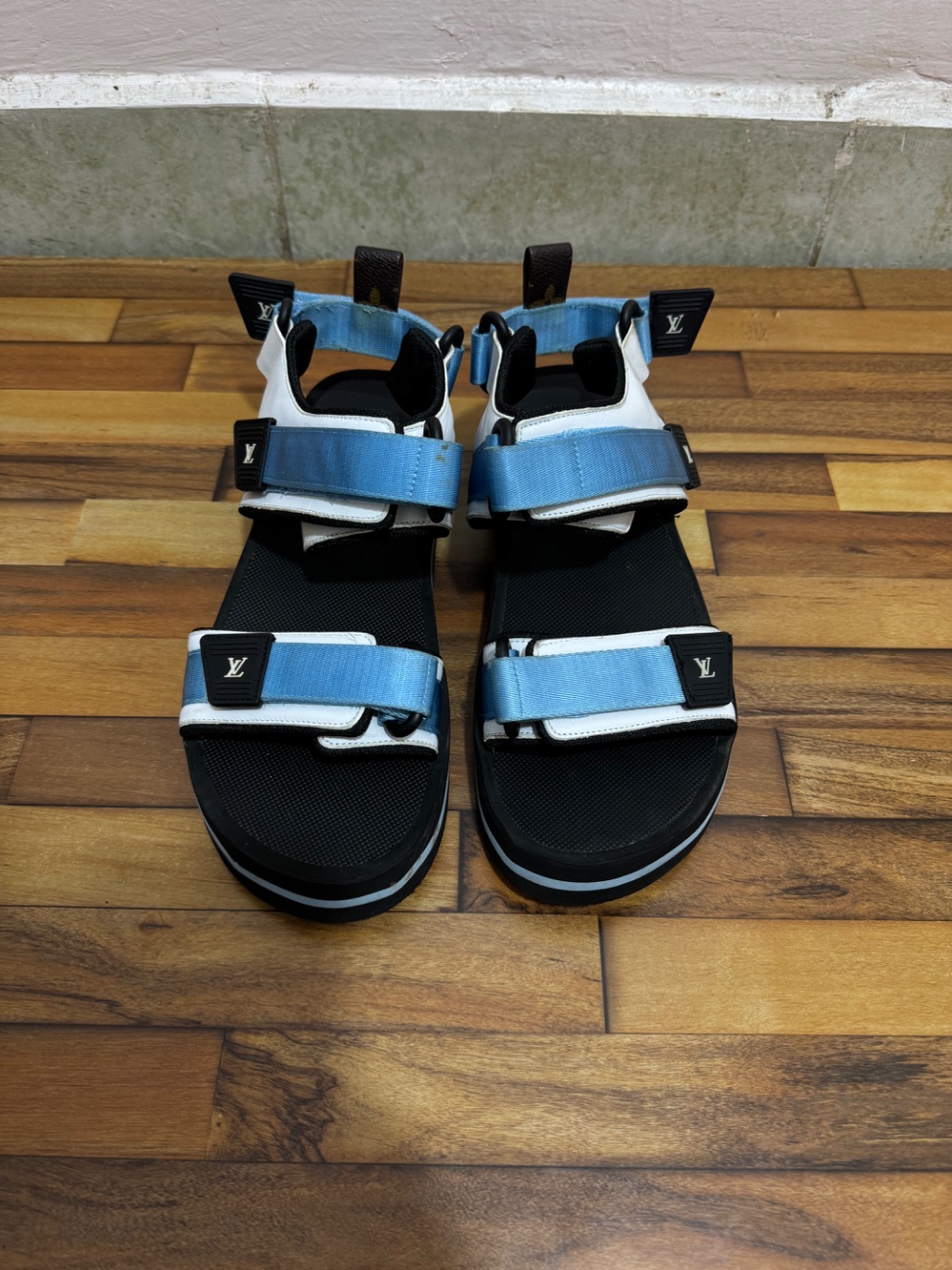 LOUIS VUITTON ARCADE SANDALS 💙