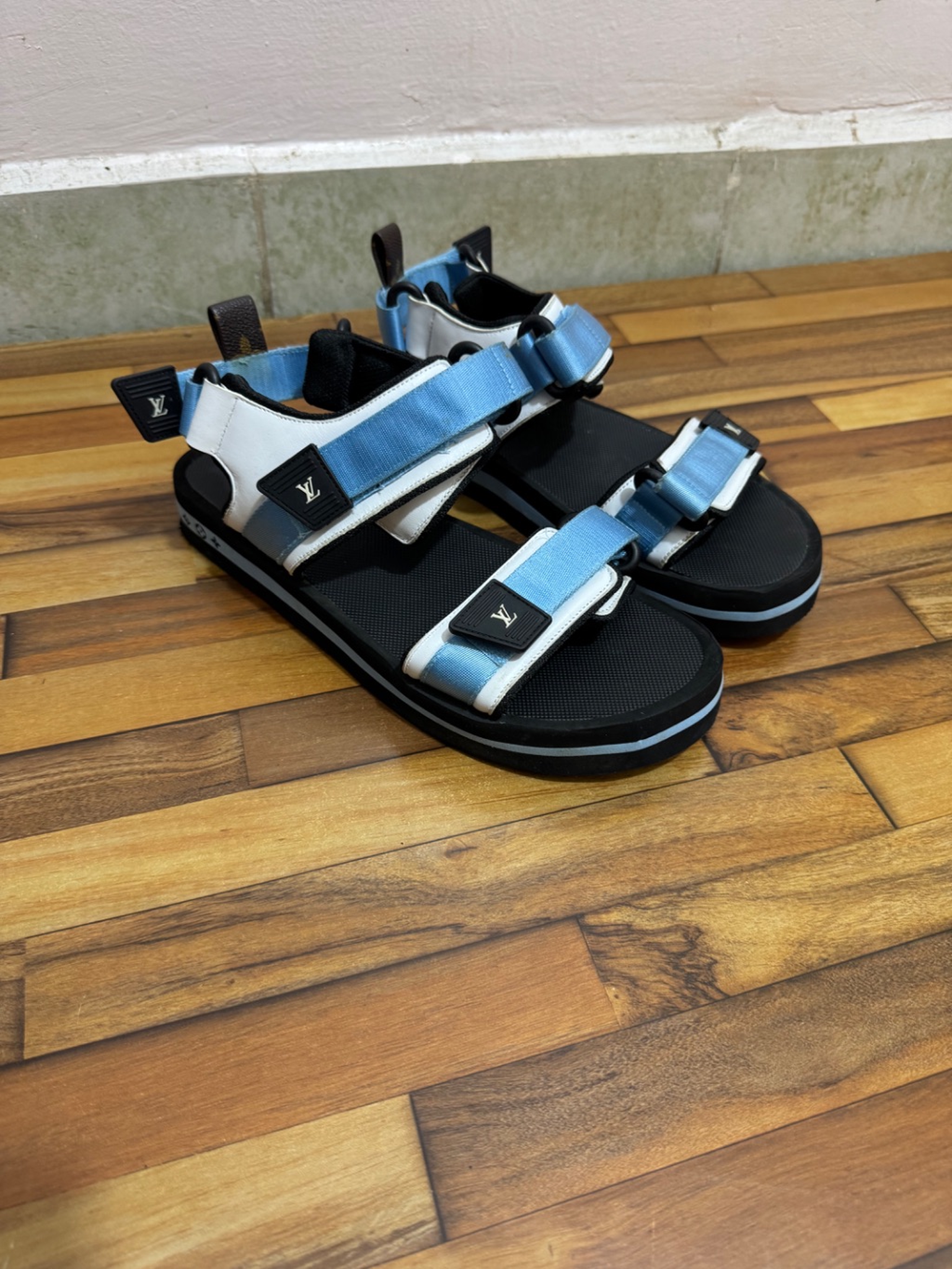 LOUIS VUITTON ARCADE SANDALS 💙