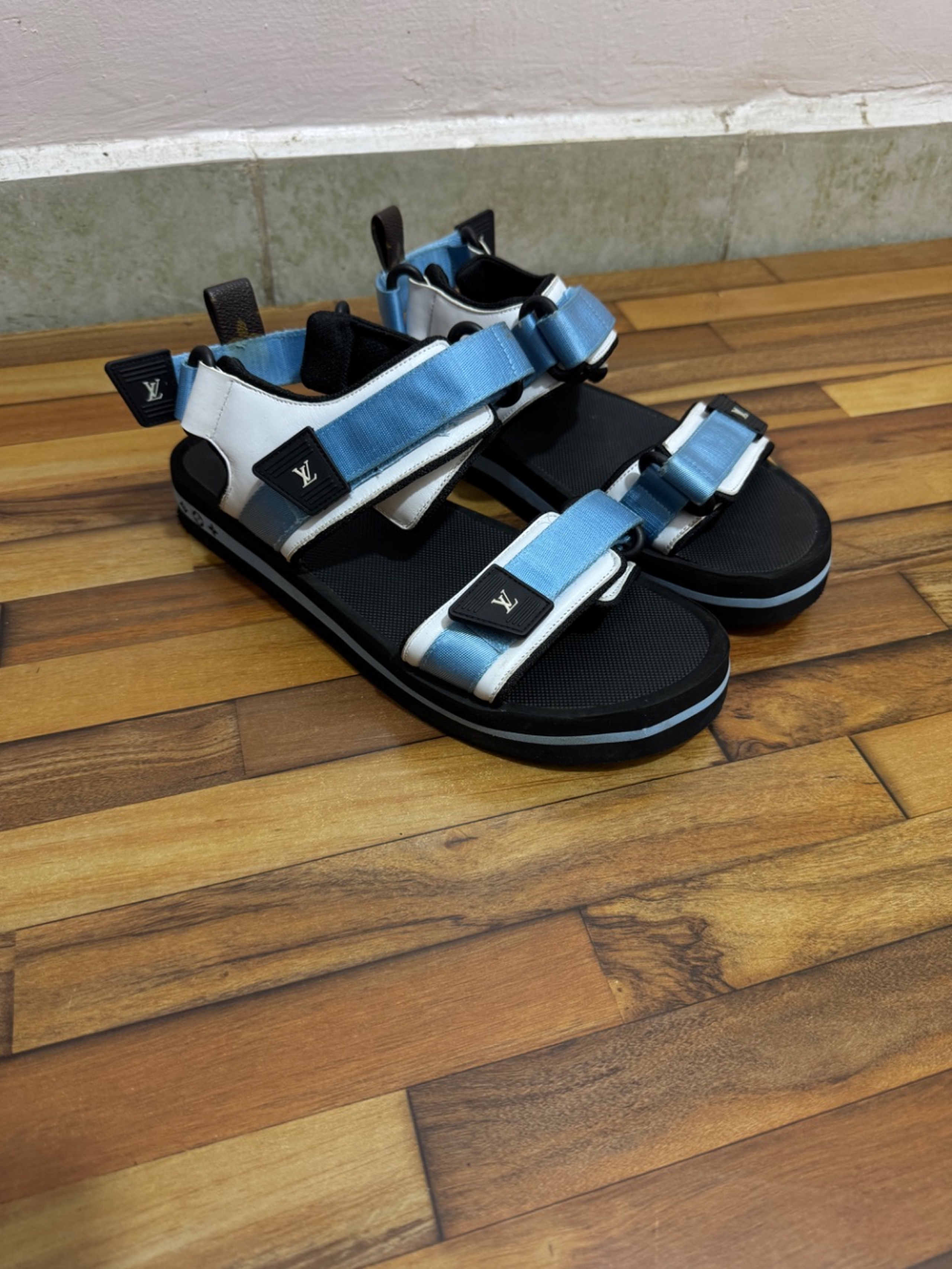 LOUIS VUITTON ARCADE SANDALS 💙