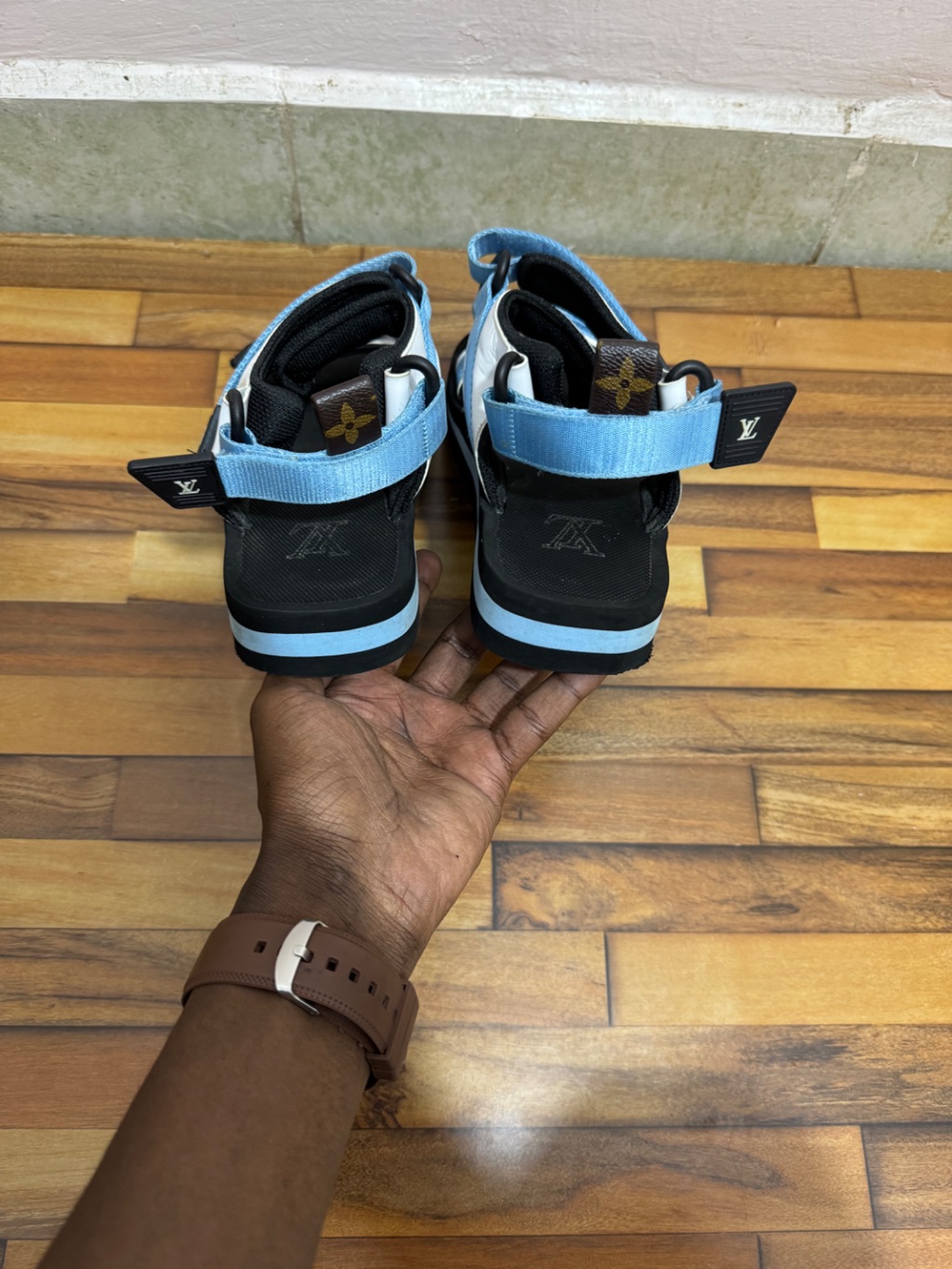 LOUIS VUITTON ARCADE SANDALS 💙