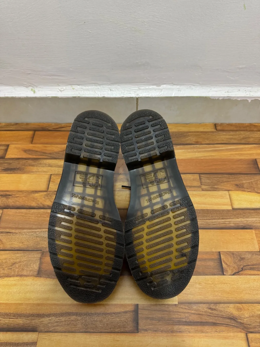 DR MARTENS