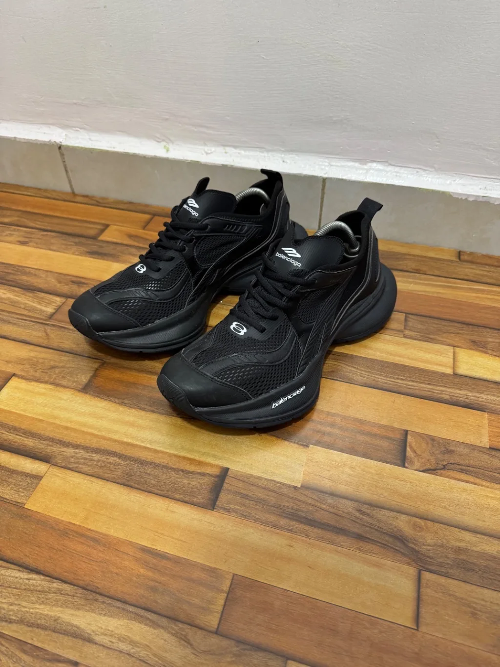 BALENCIAGA CIRCUIT 🖤