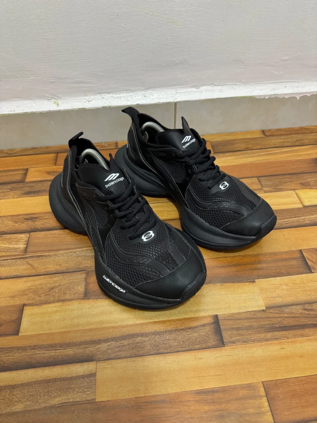 BALENCIAGA CIRCUIT 🖤