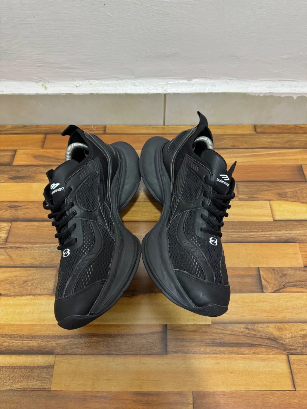 BALENCIAGA CIRCUIT 🖤