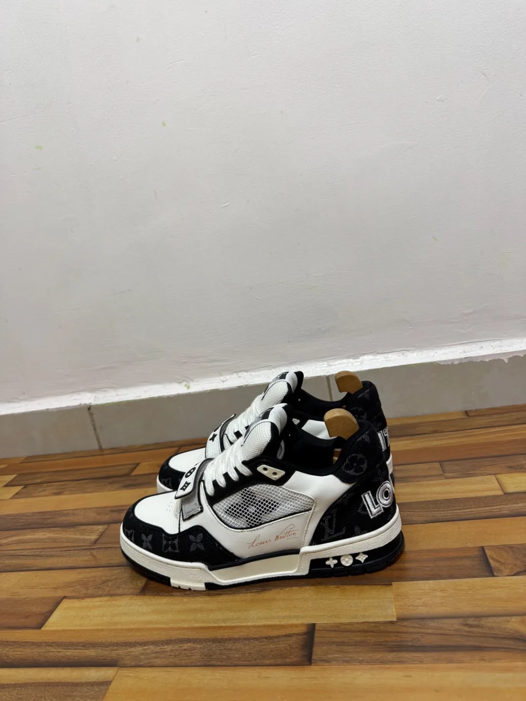 LOUIS VUITTON TRAINERS 🖤