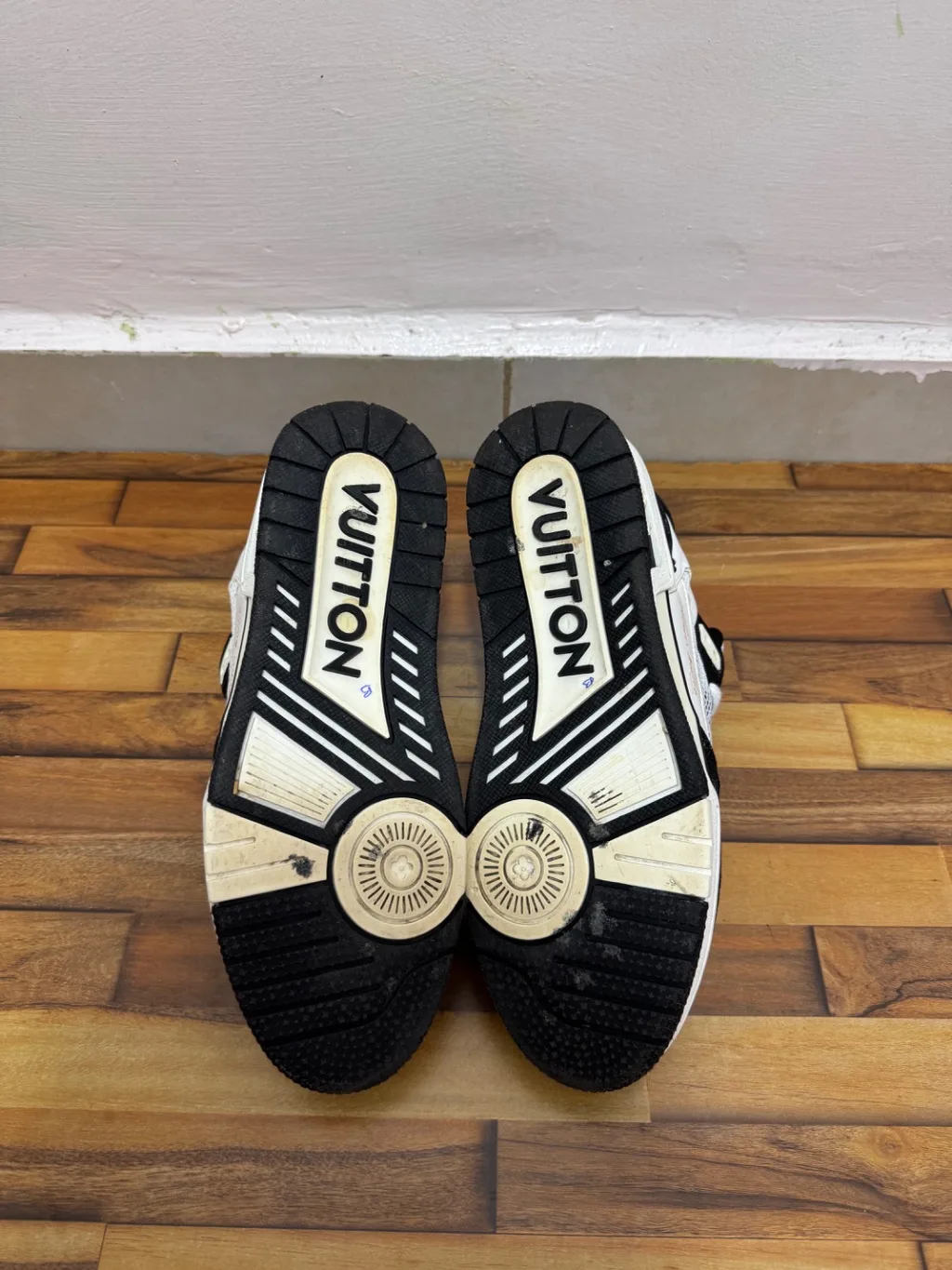 LOUIS VUITTON TRAINERS 🖤