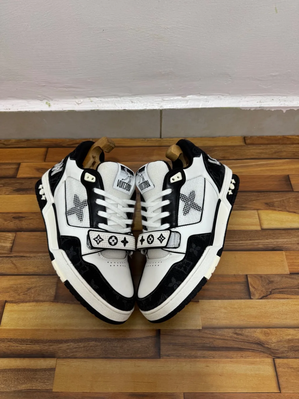 LOUIS VUITTON TRAINERS 🖤