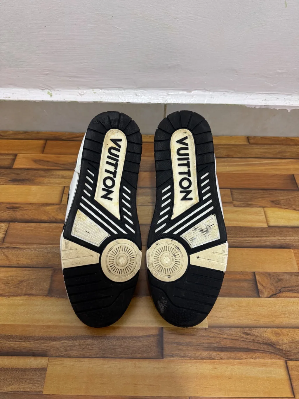 LOUIS VUITTON TRAINERS 🖤