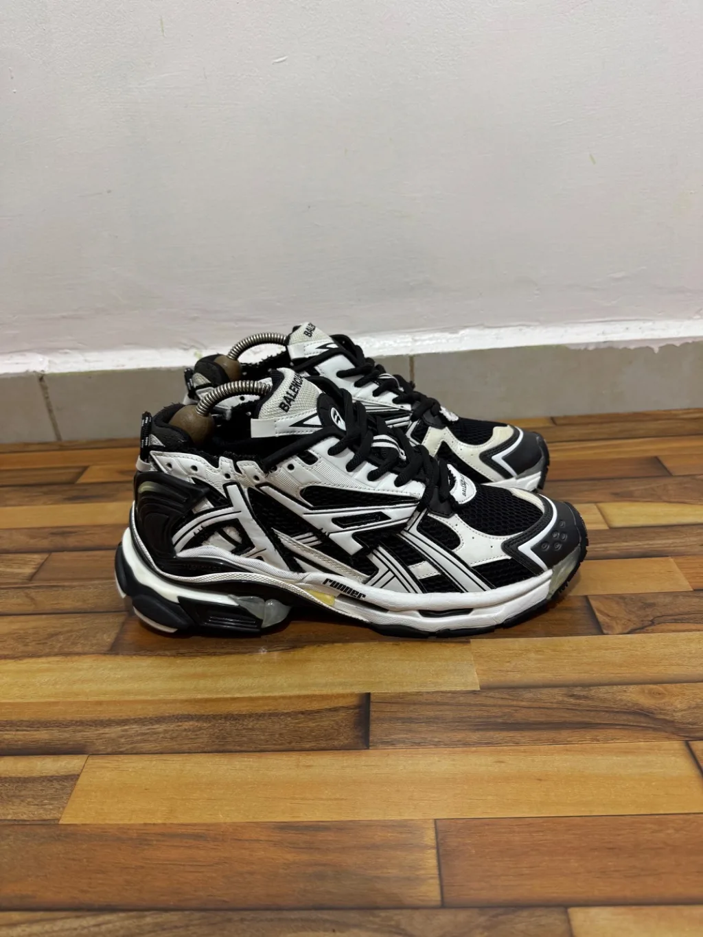 BALENCIAGA RUNNERS 🖤