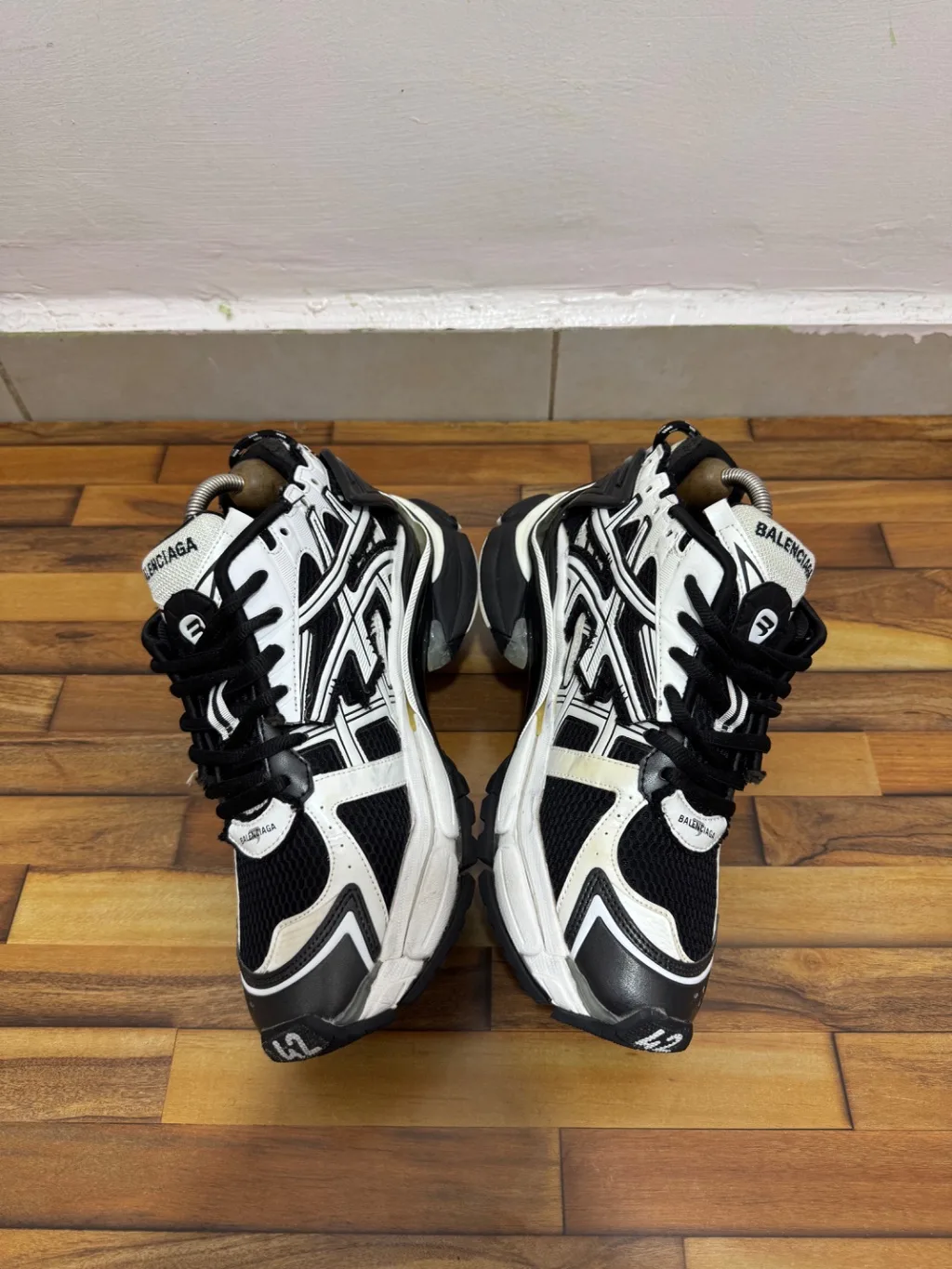 BALENCIAGA RUNNERS 🖤