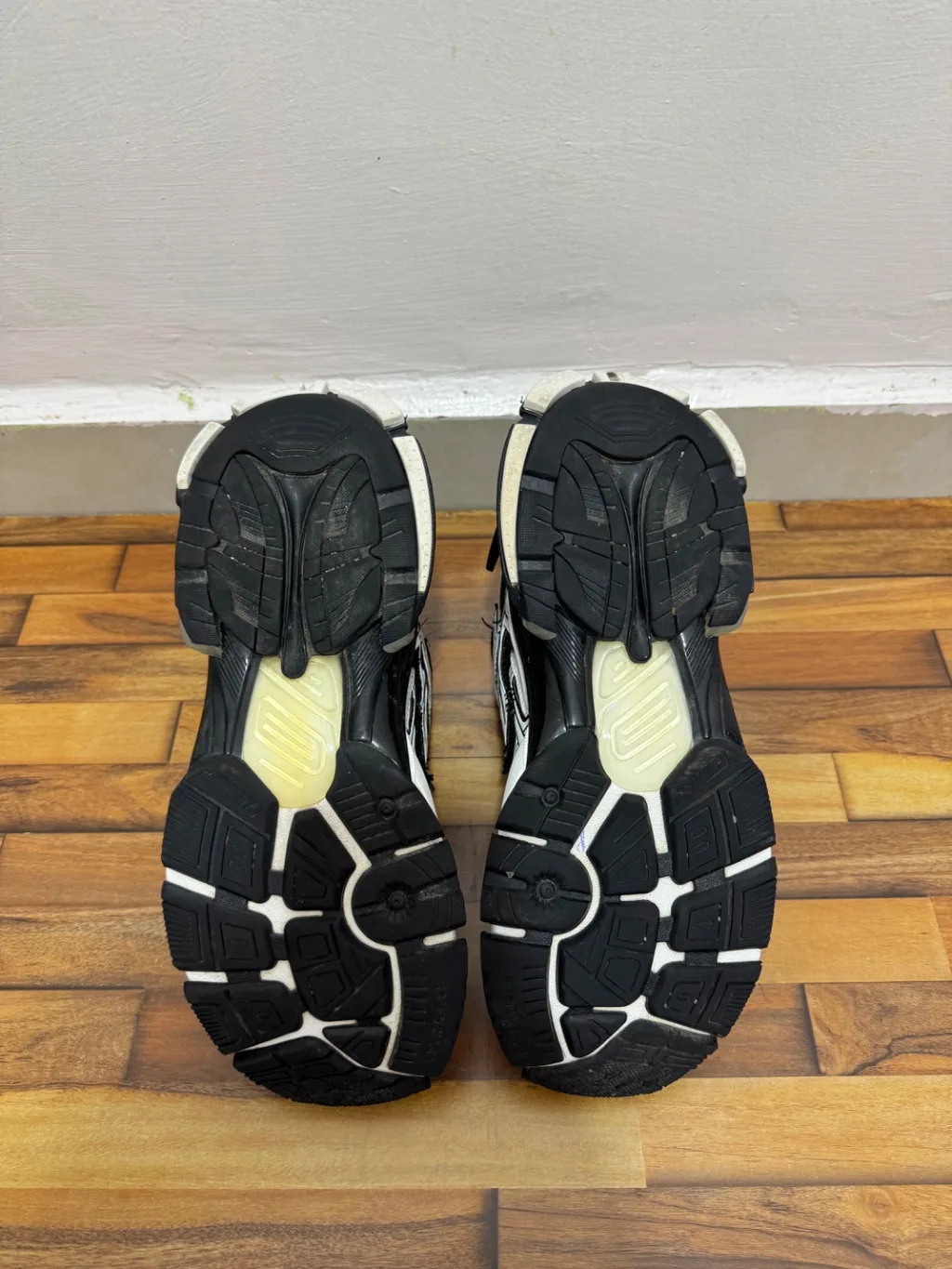BALENCIAGA RUNNERS 🖤