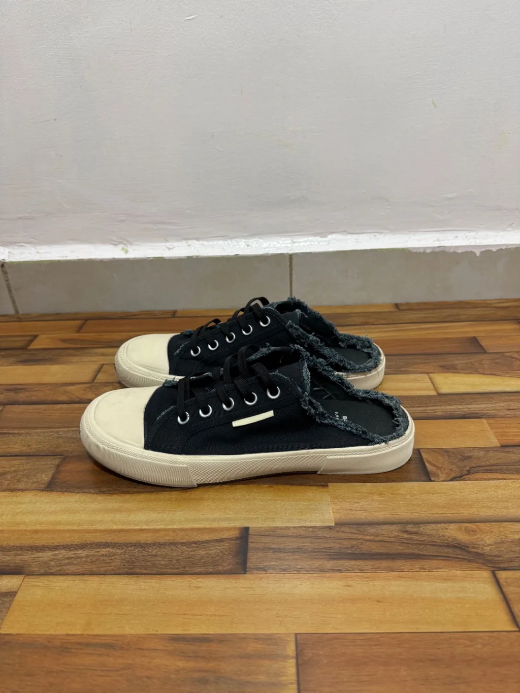 BALENCIAGA MULES 🖤