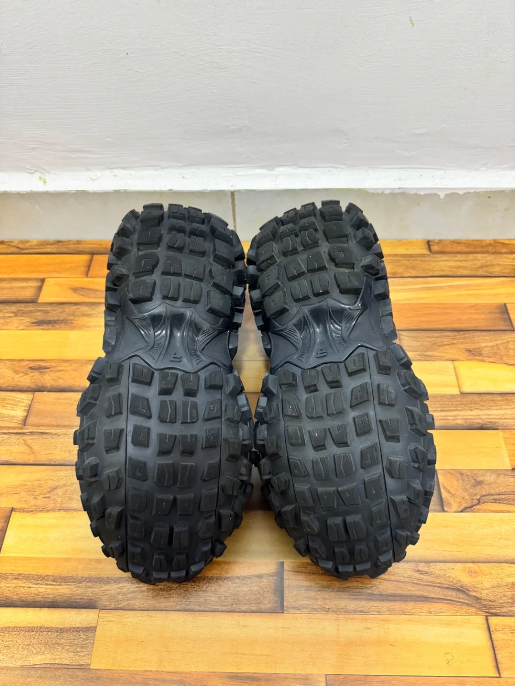 BALENCIAGA DEFENDERS 🖤