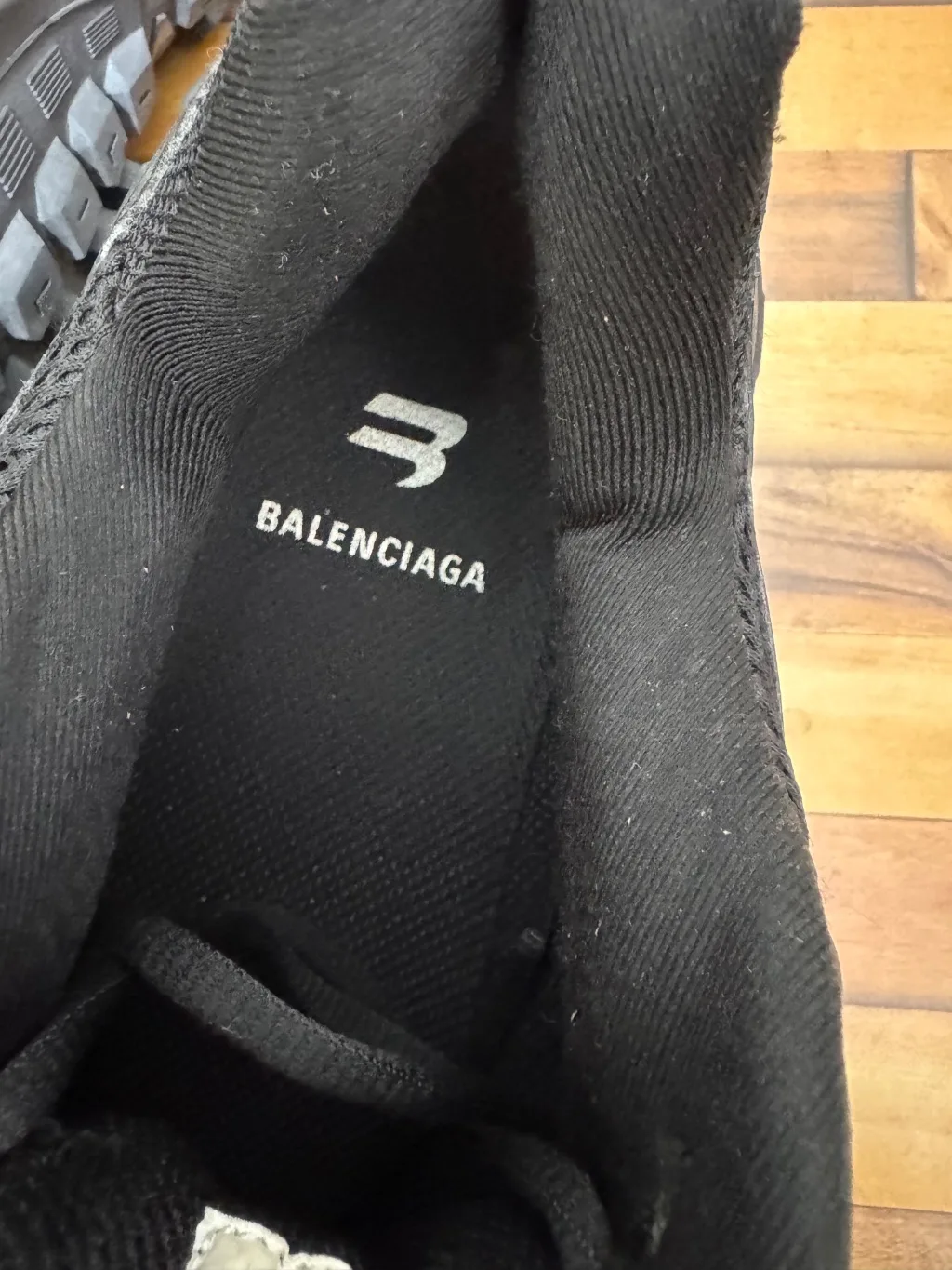 BALENCIAGA DEFENDERS 🖤