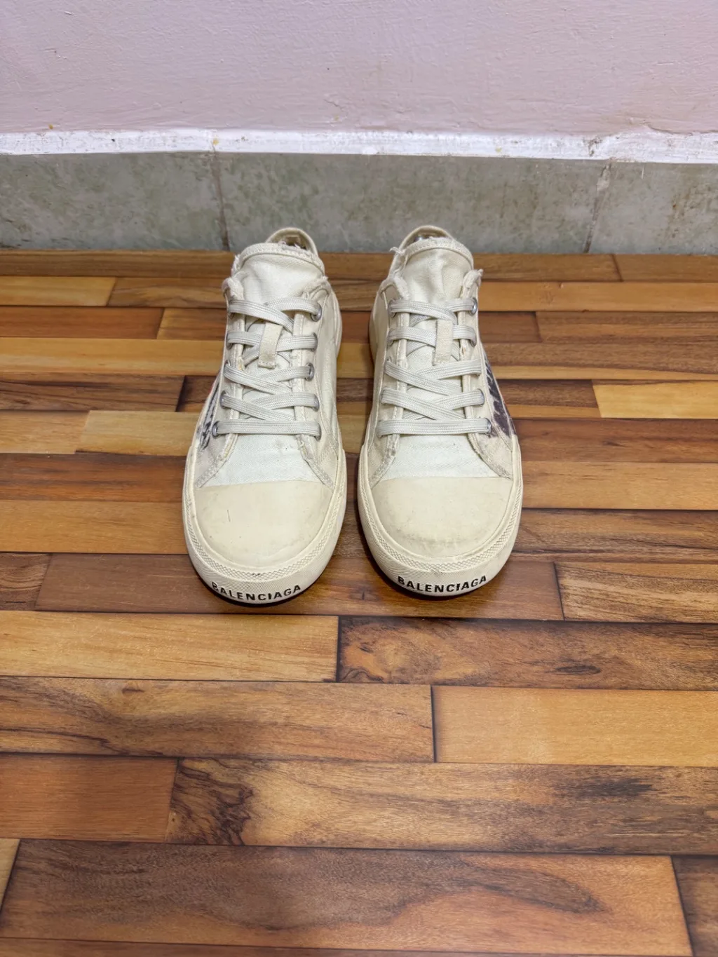 BALENCIAGA CANVAS 🤍