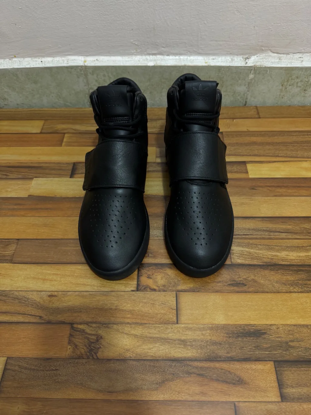 ADIDAS TUBULAR 🖤