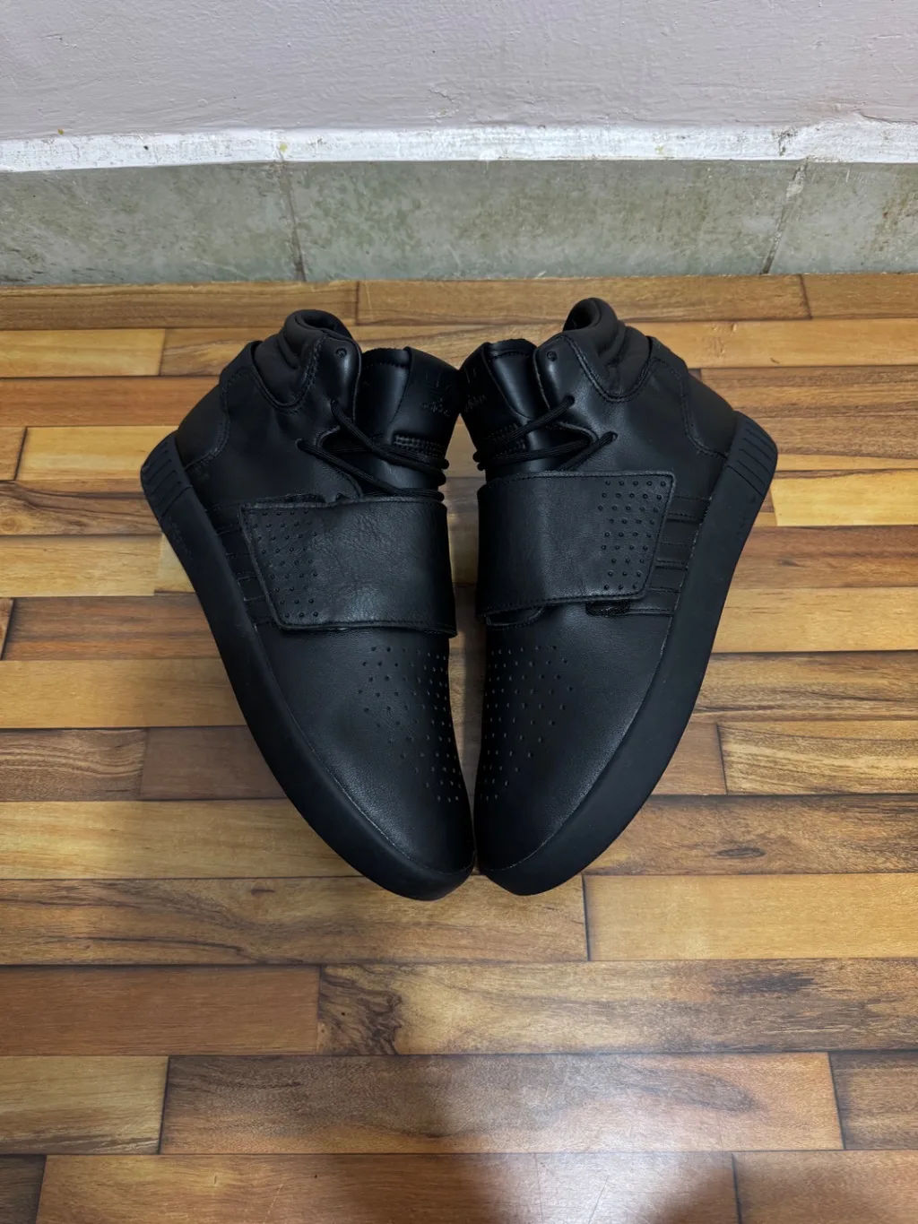 ADIDAS TUBULAR 🖤