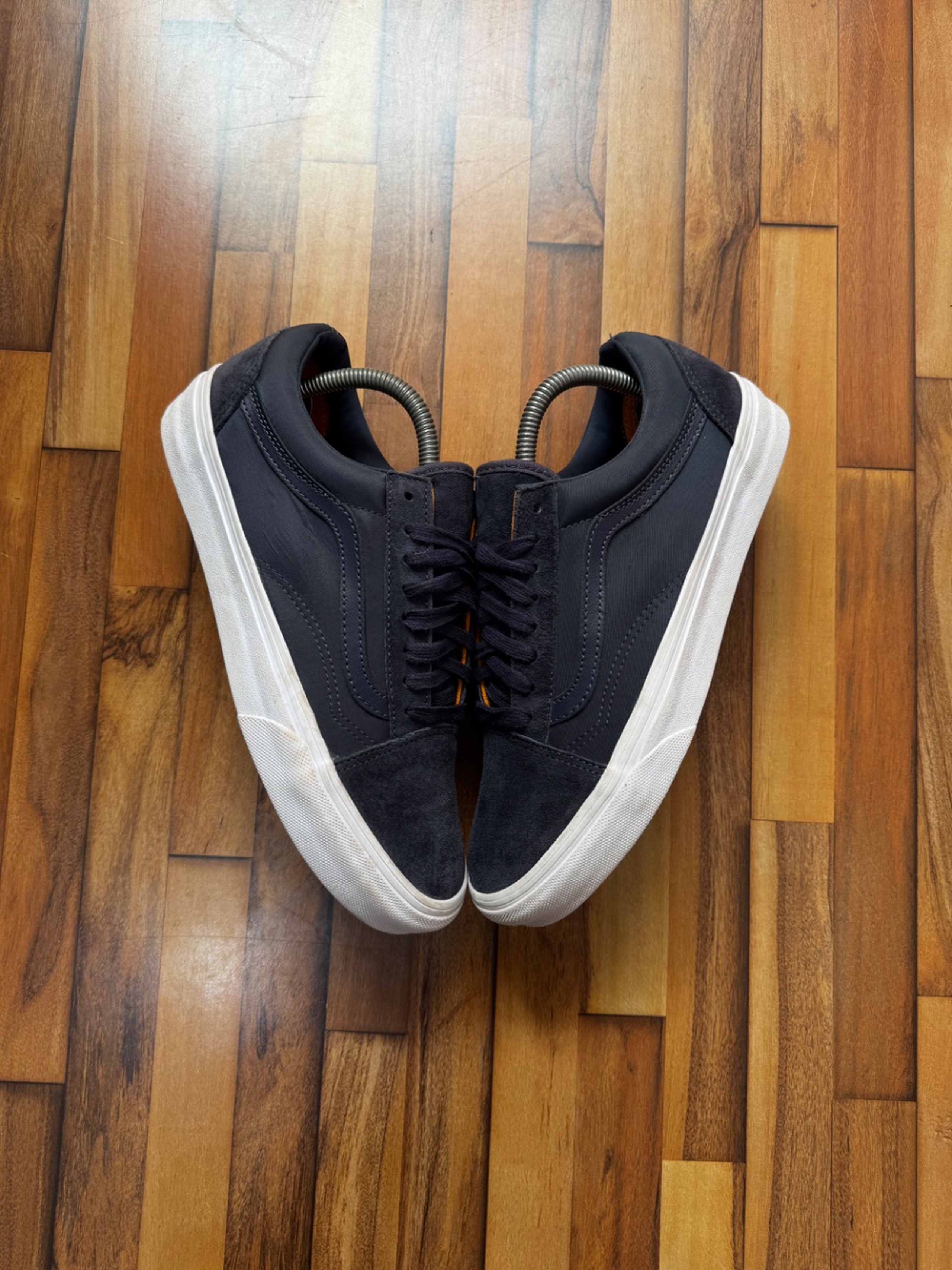 VANS OFF THE WALL