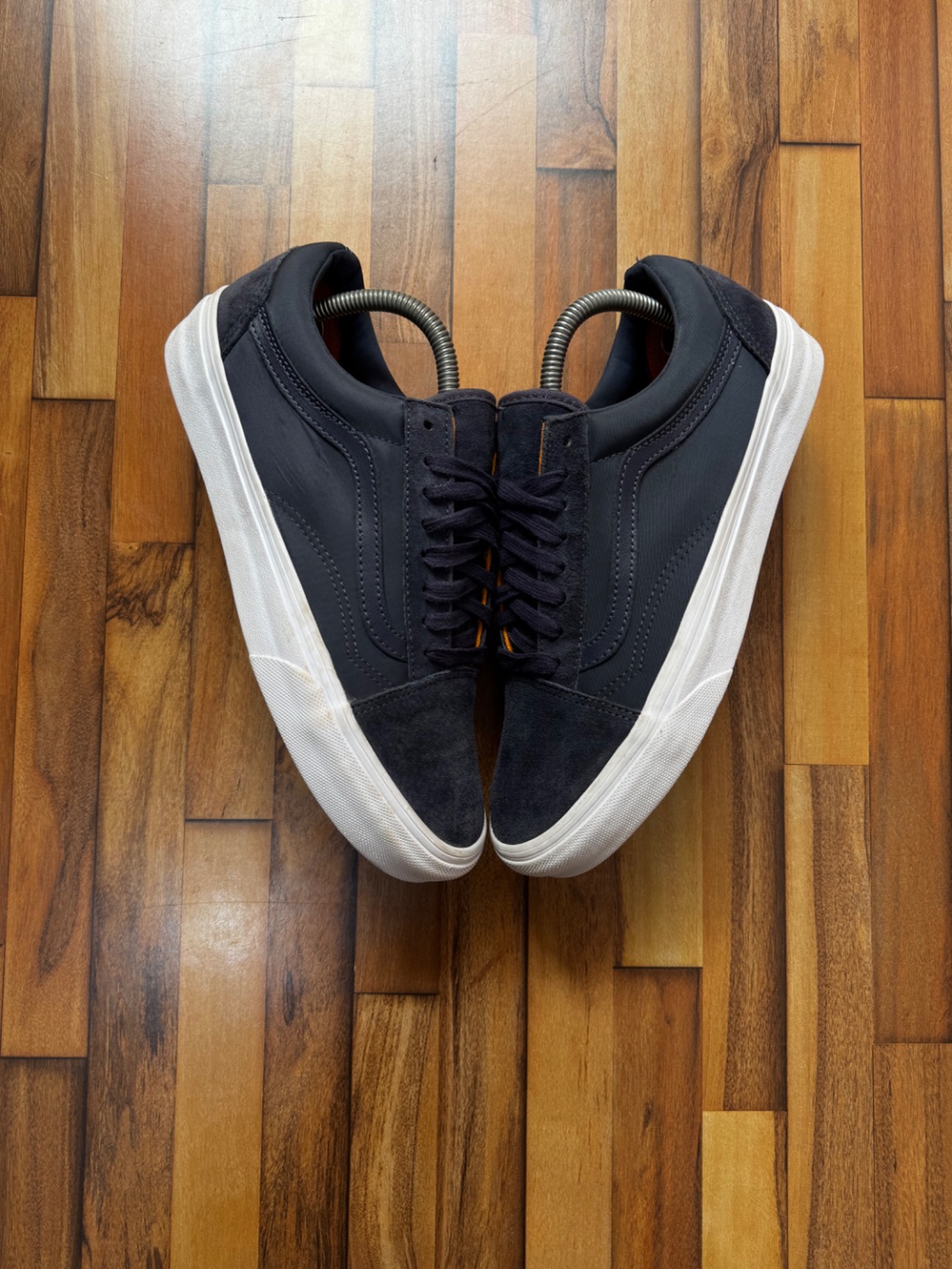 VANS OFF THE WALL