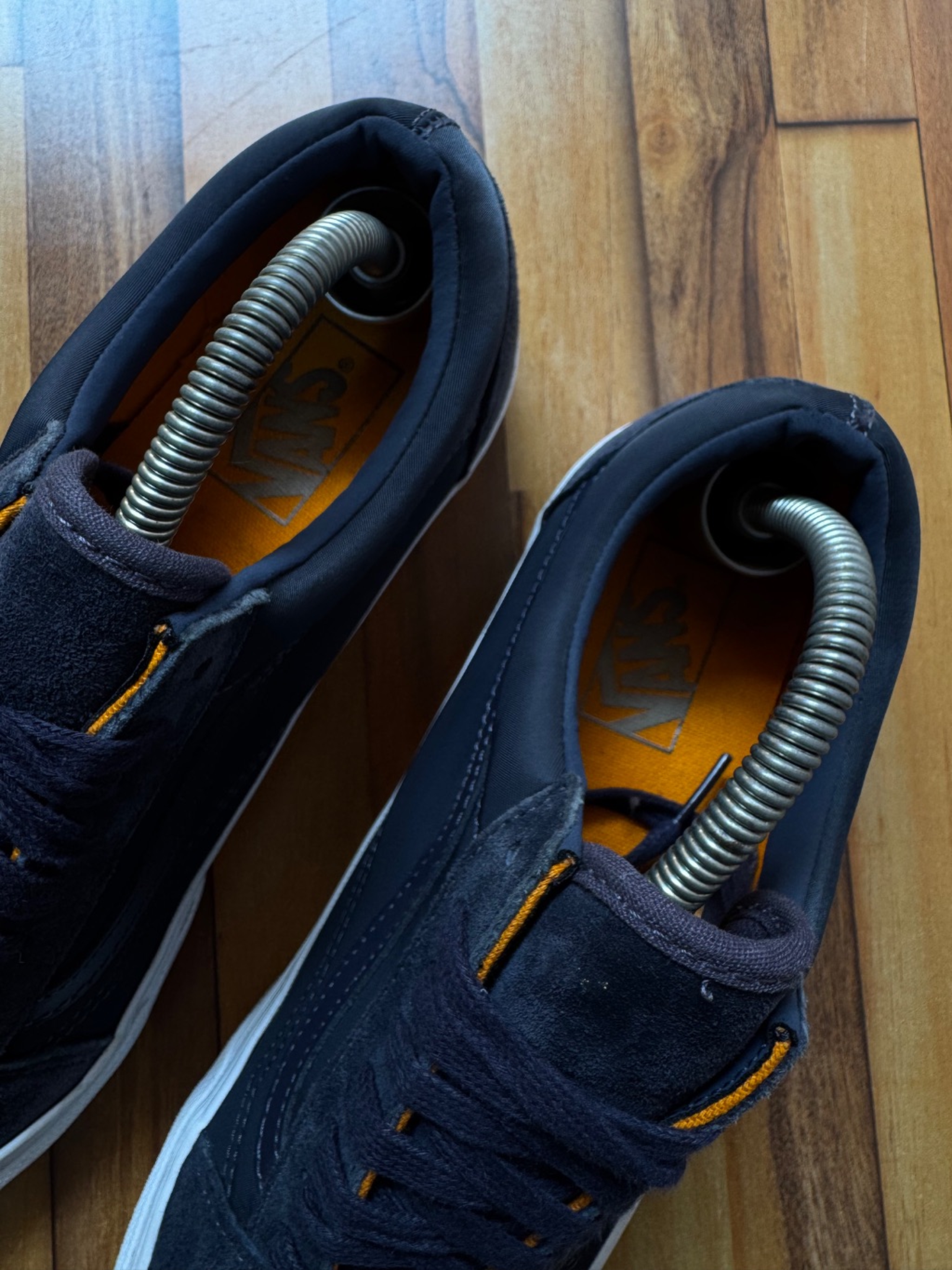 VANS OFF THE WALL
