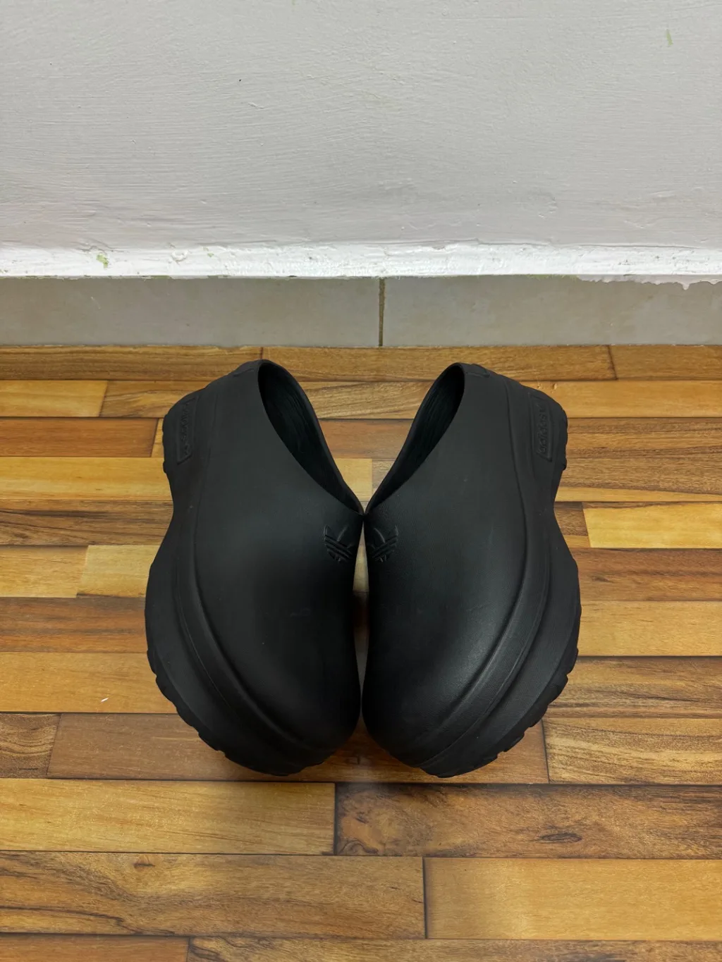 ADIDAS MULES 🖤