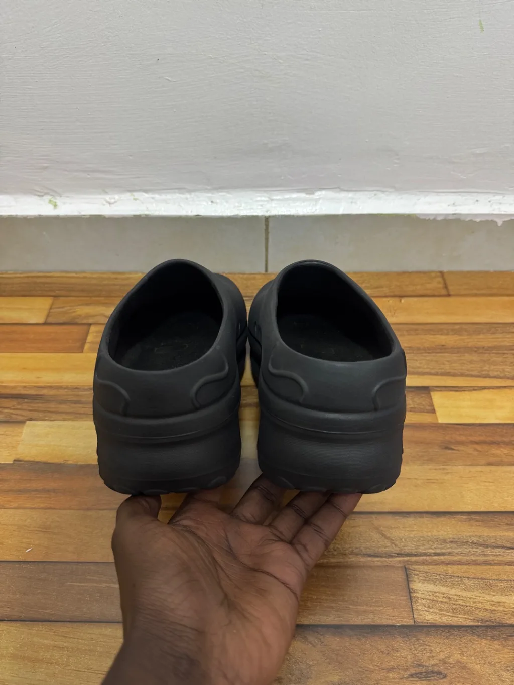 ADIDAS MULES 🖤