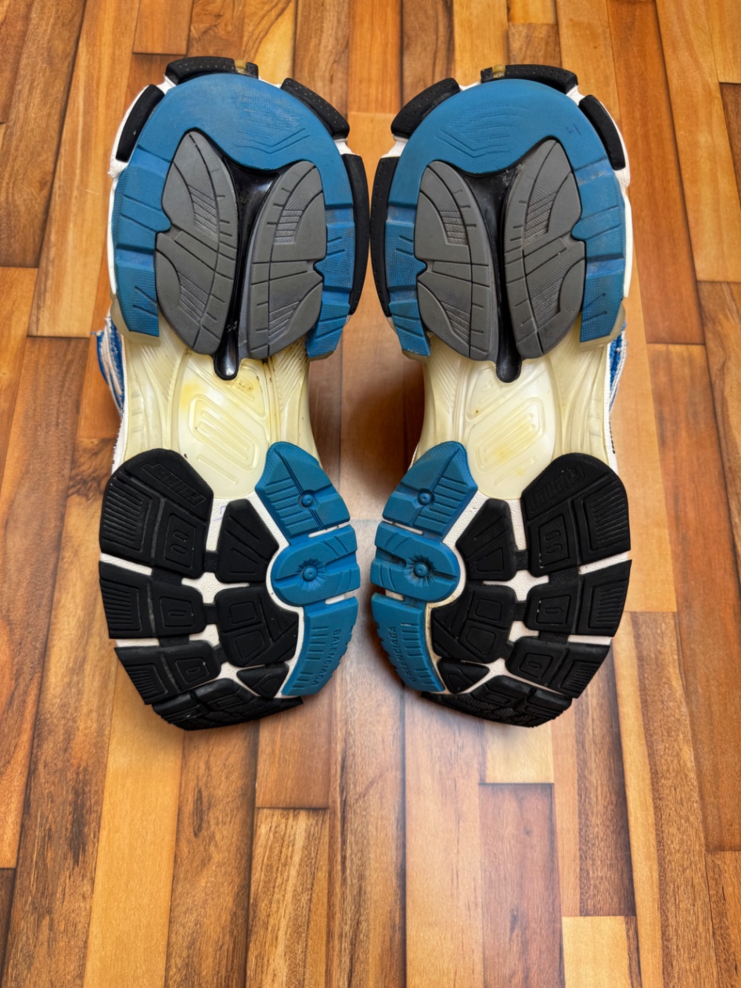 BALENCIAGA RUNNERS 💙