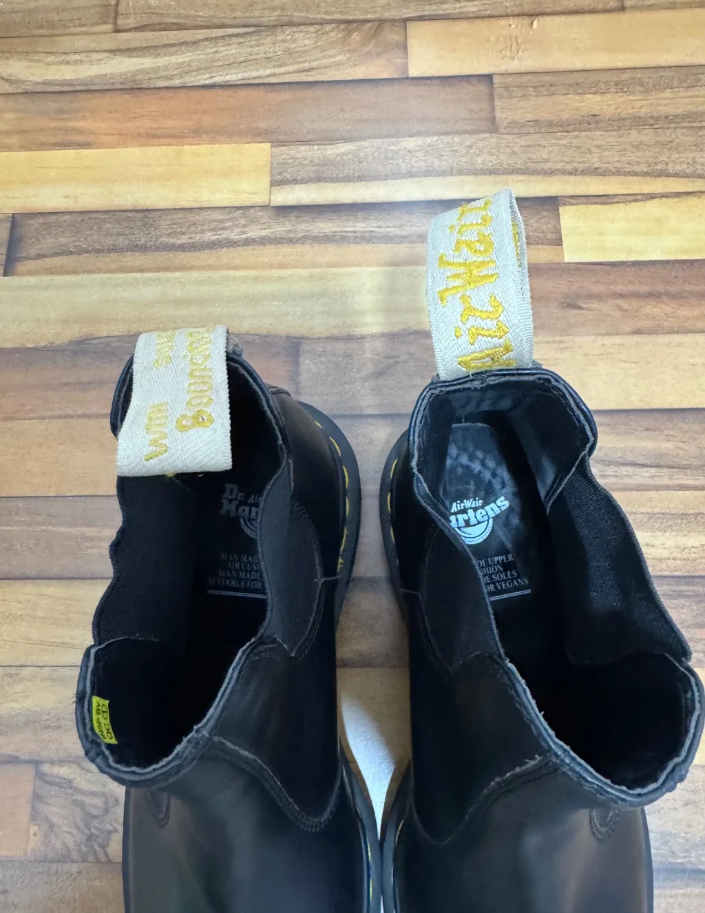 DR MARTENS CHELSEA BOOTS 🖤