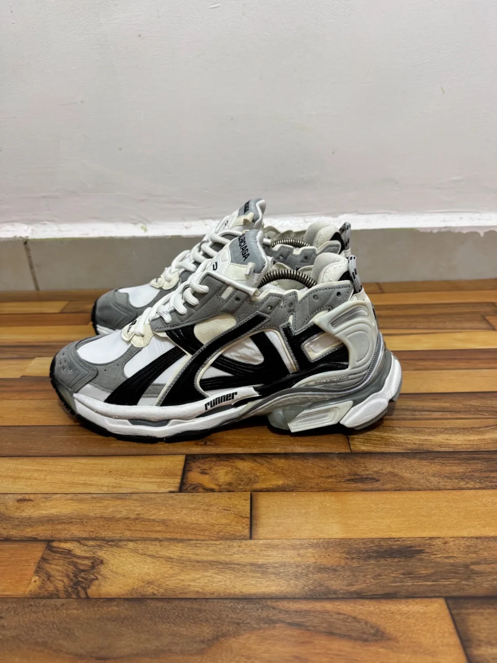 BALENCIAGA RUNNERS 🖤