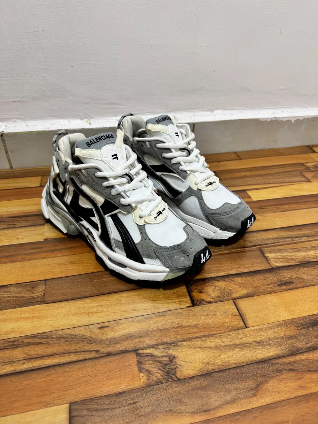BALENCIAGA RUNNERS 🖤