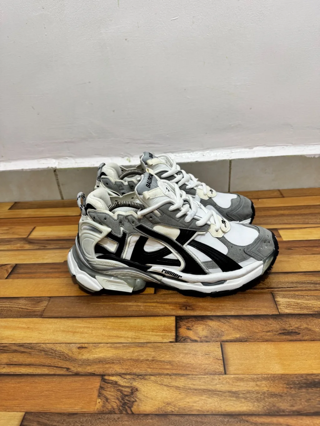 BALENCIAGA RUNNERS 🖤