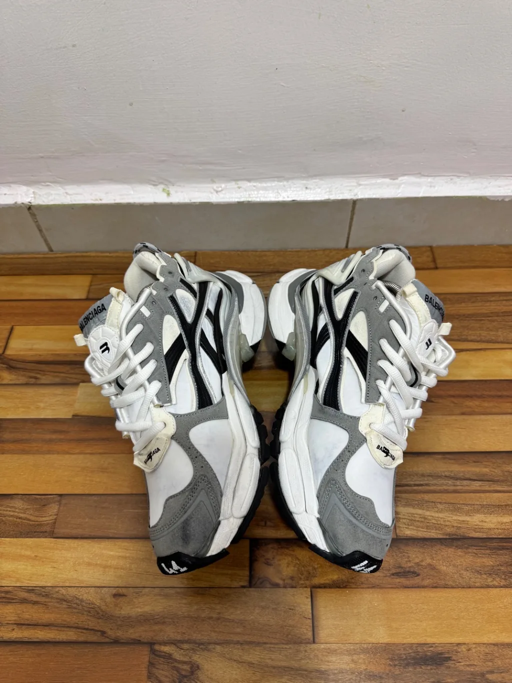 BALENCIAGA RUNNERS 🖤