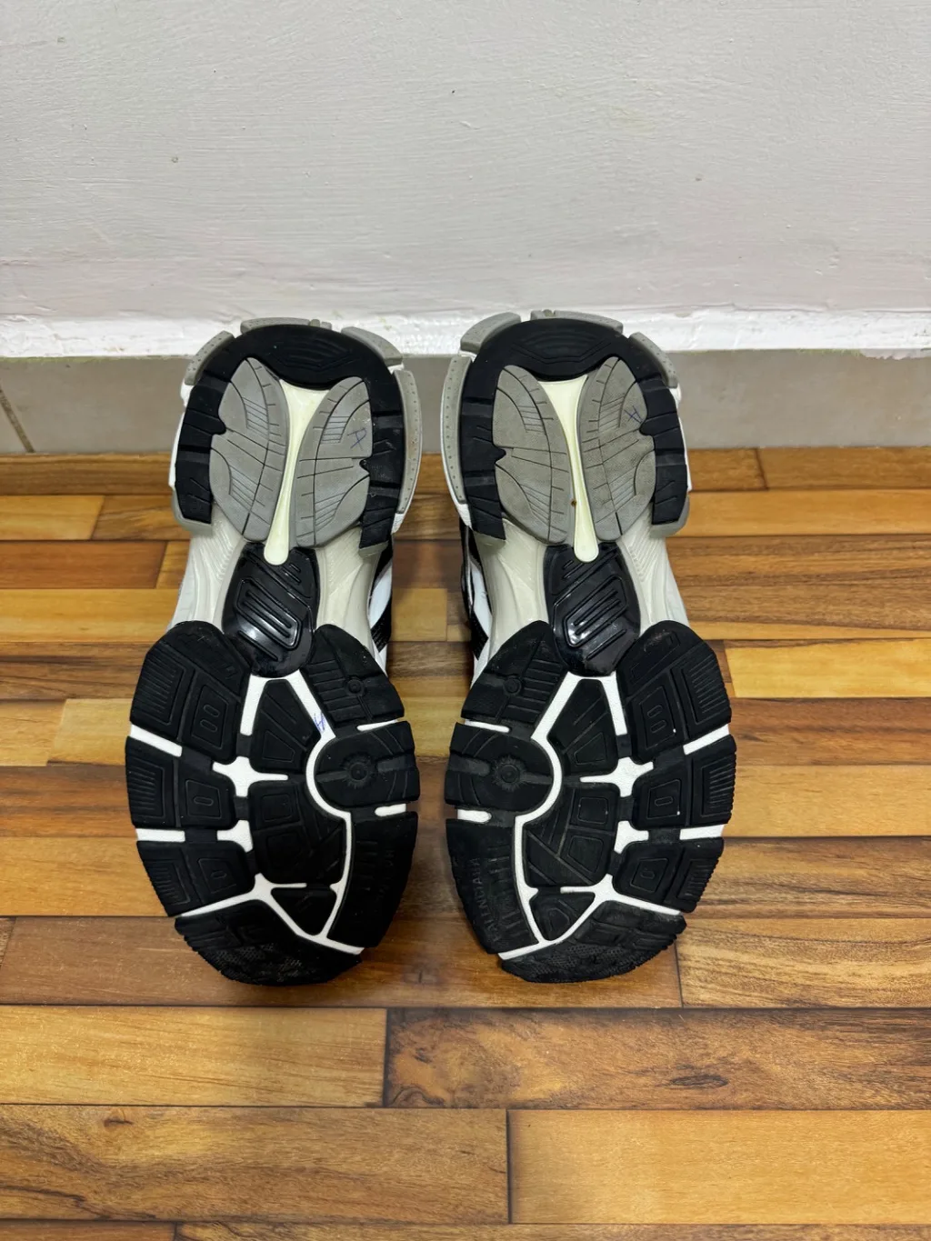 BALENCIAGA RUNNERS 🖤