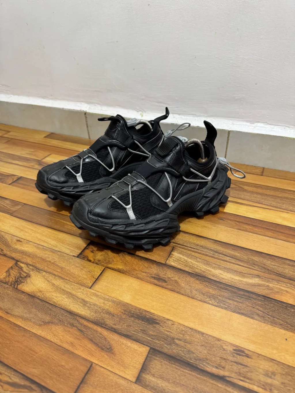 BALENCIAGA HIKE SNEAKERS 🖤