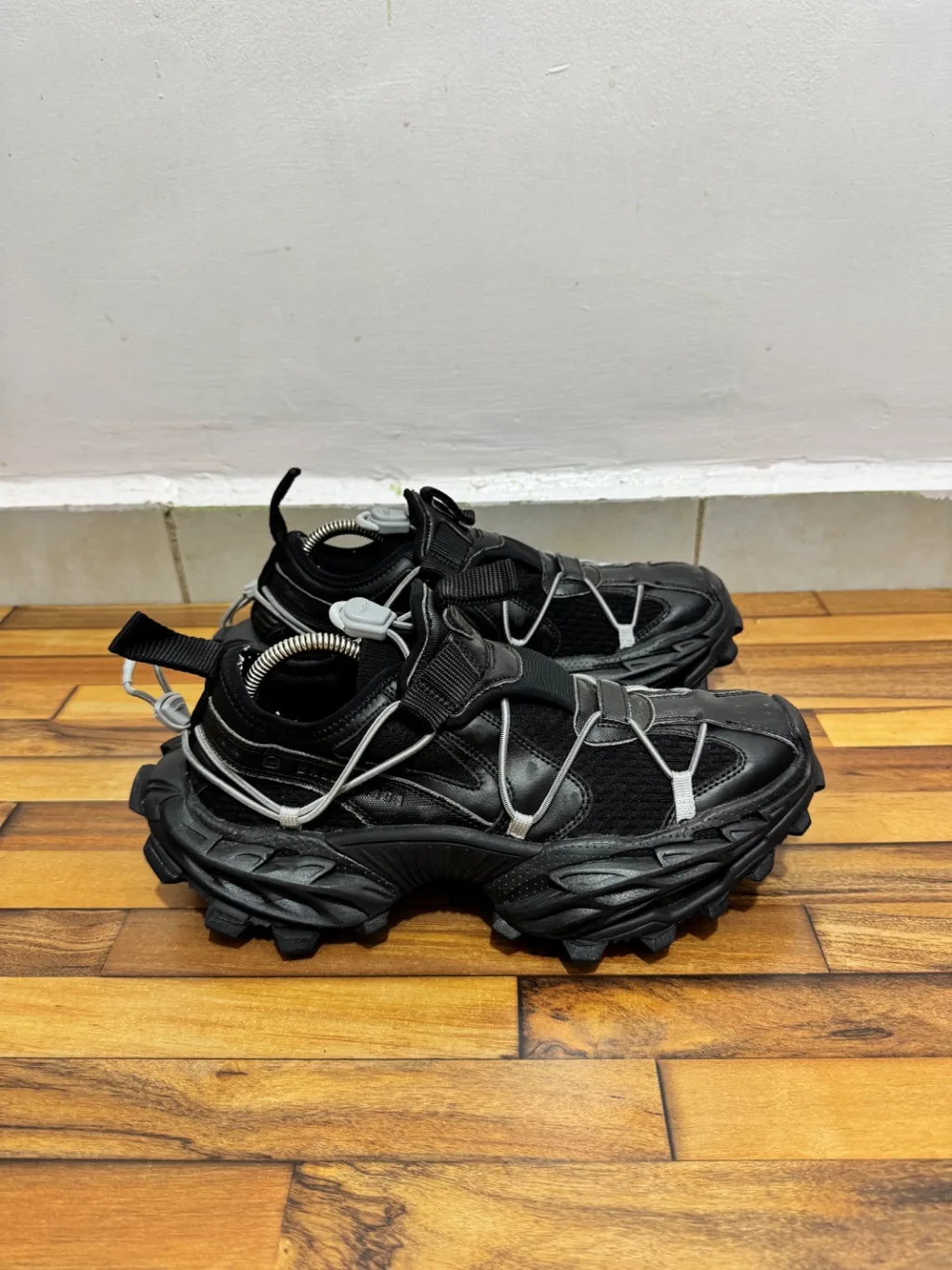 BALENCIAGA HIKE SNEAKERS 🖤