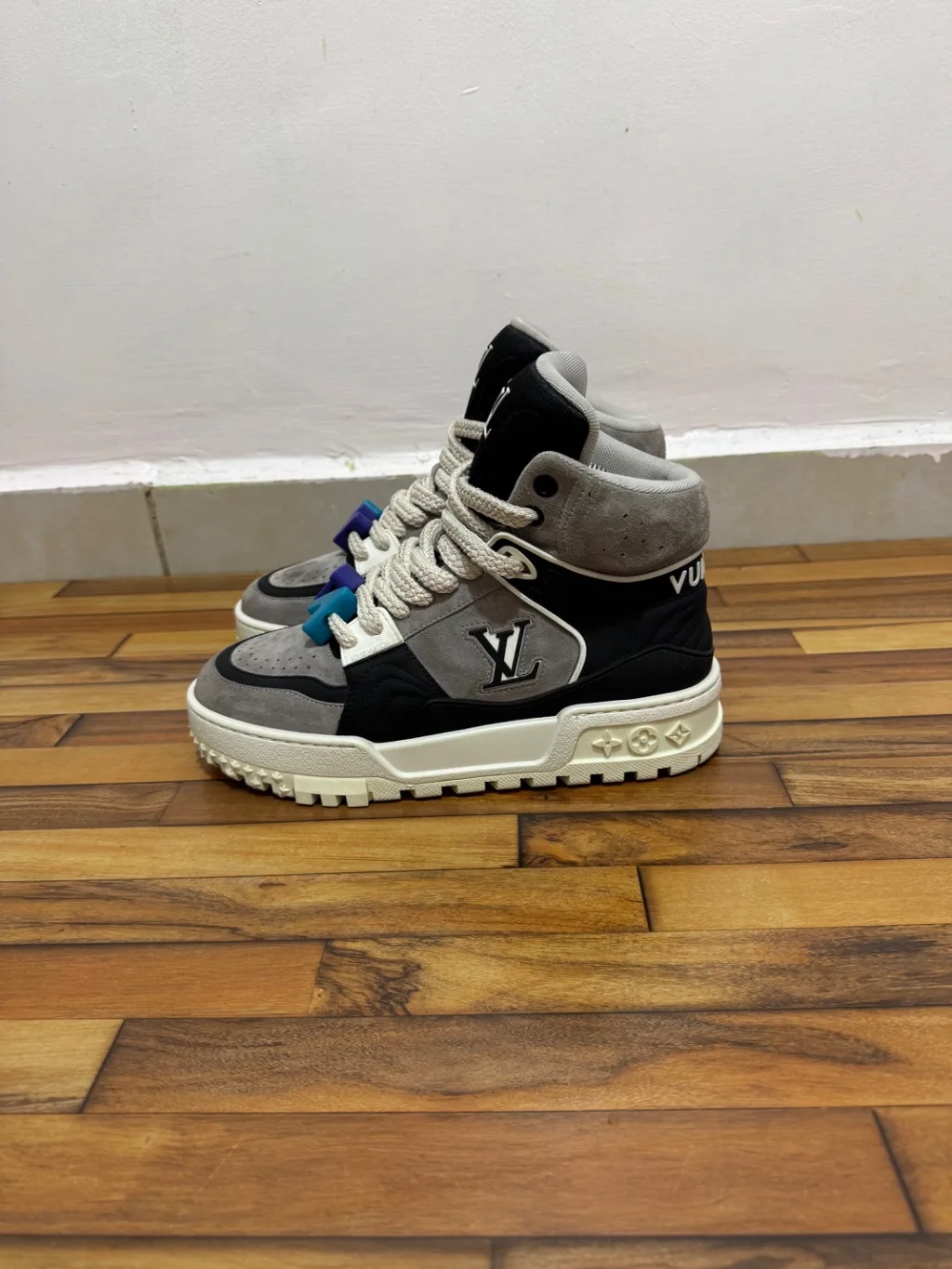 LOUIS VUITTON TRAINERS HIGH TOP SNEAKERS